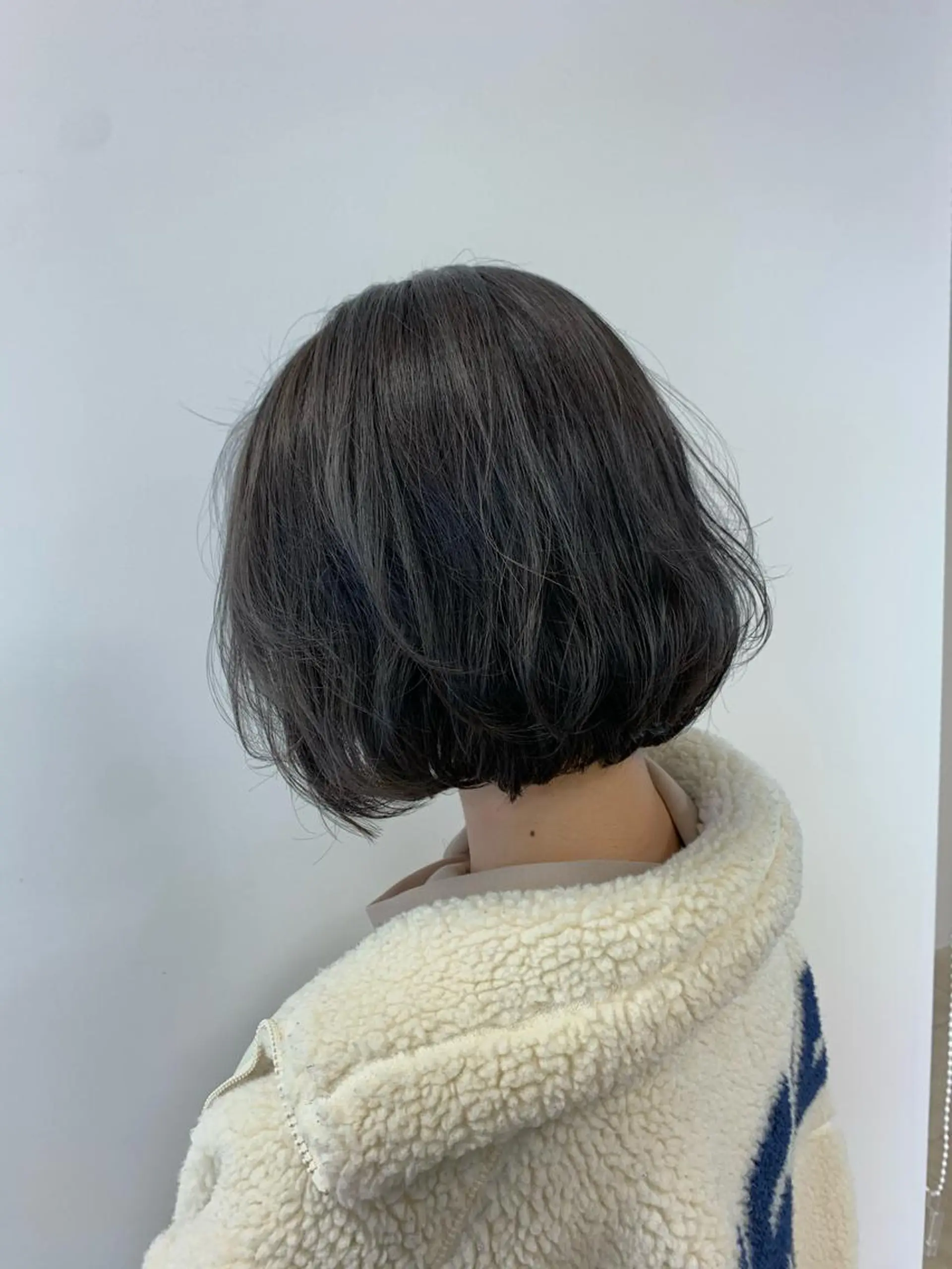 ショート カラー グレージュ カット ヘアカラー 顔まわりカット✄ ベージュカラー🧸のヘアスタイル