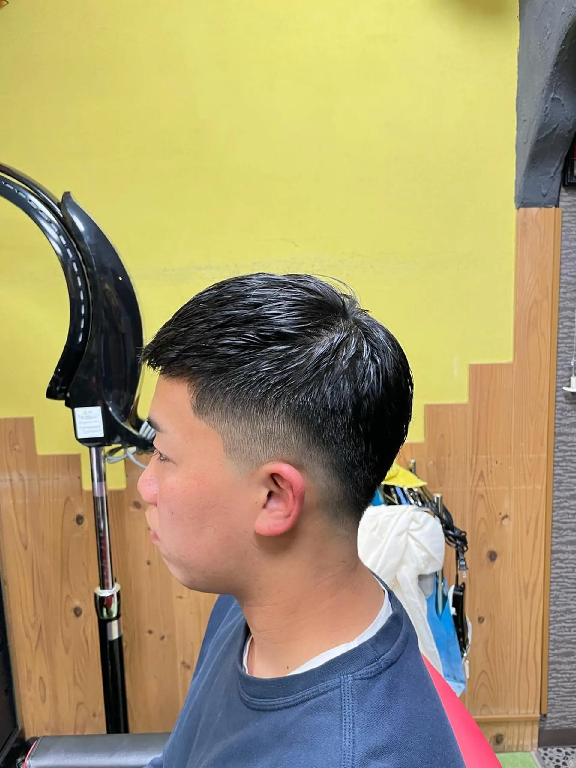 ショート メンズ フェードカット スキンフェード 外国人風カラー カット デザインカラー🏝️ 須賀汐音のヘアスタイル