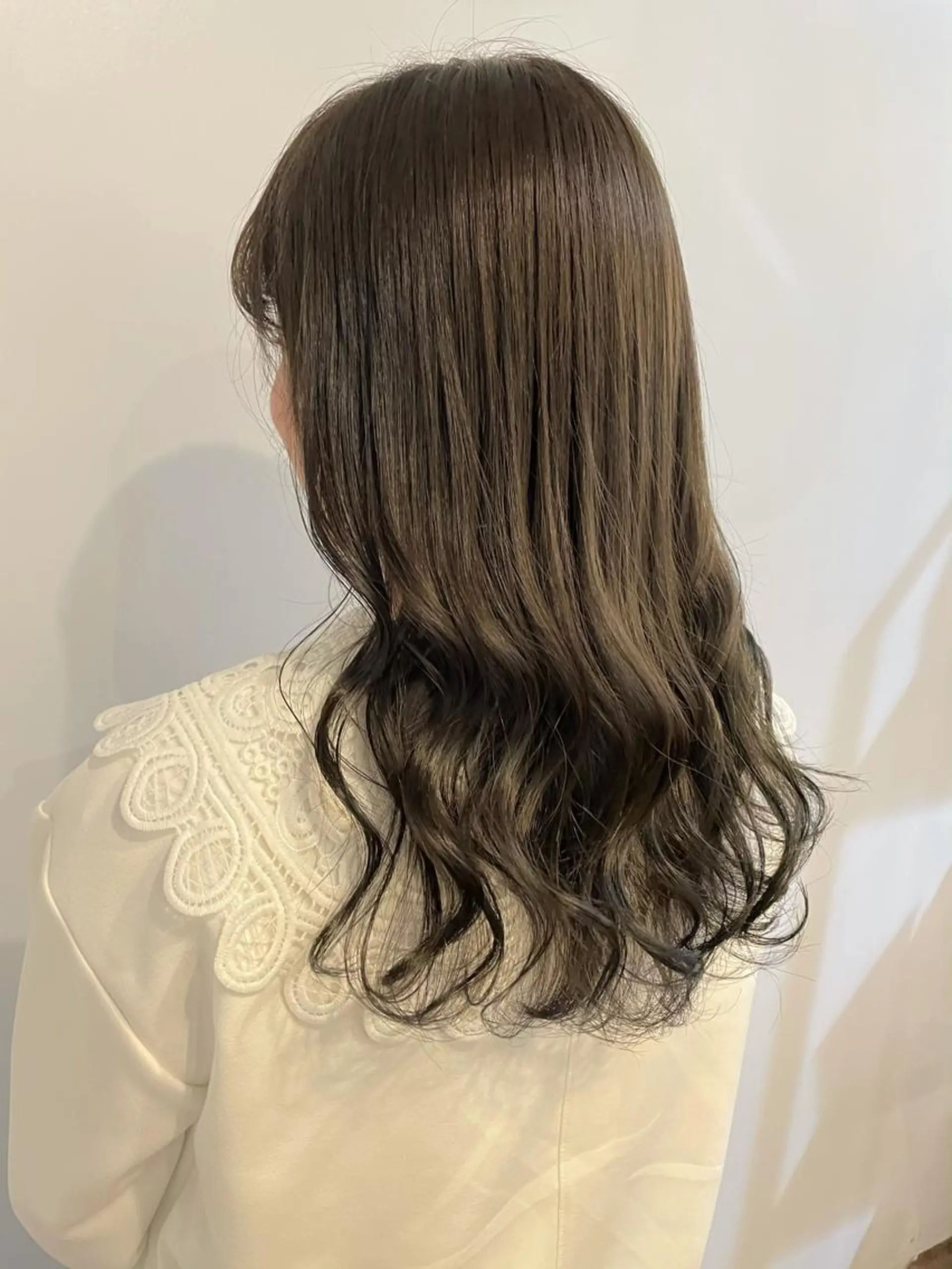 セミロング カラー 安藤 佑衣のヘアスタイル