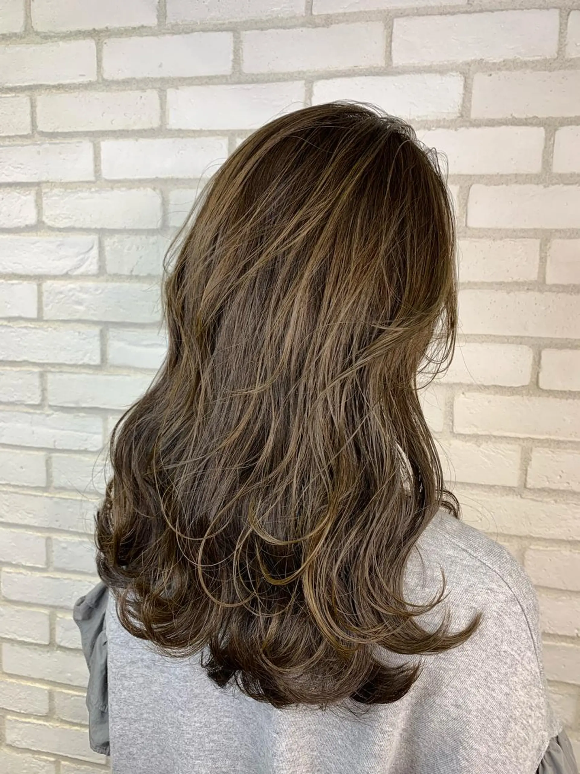 カラー ハイライトカラー she2.shinjuku所属・takumi Hのヘアスタイル