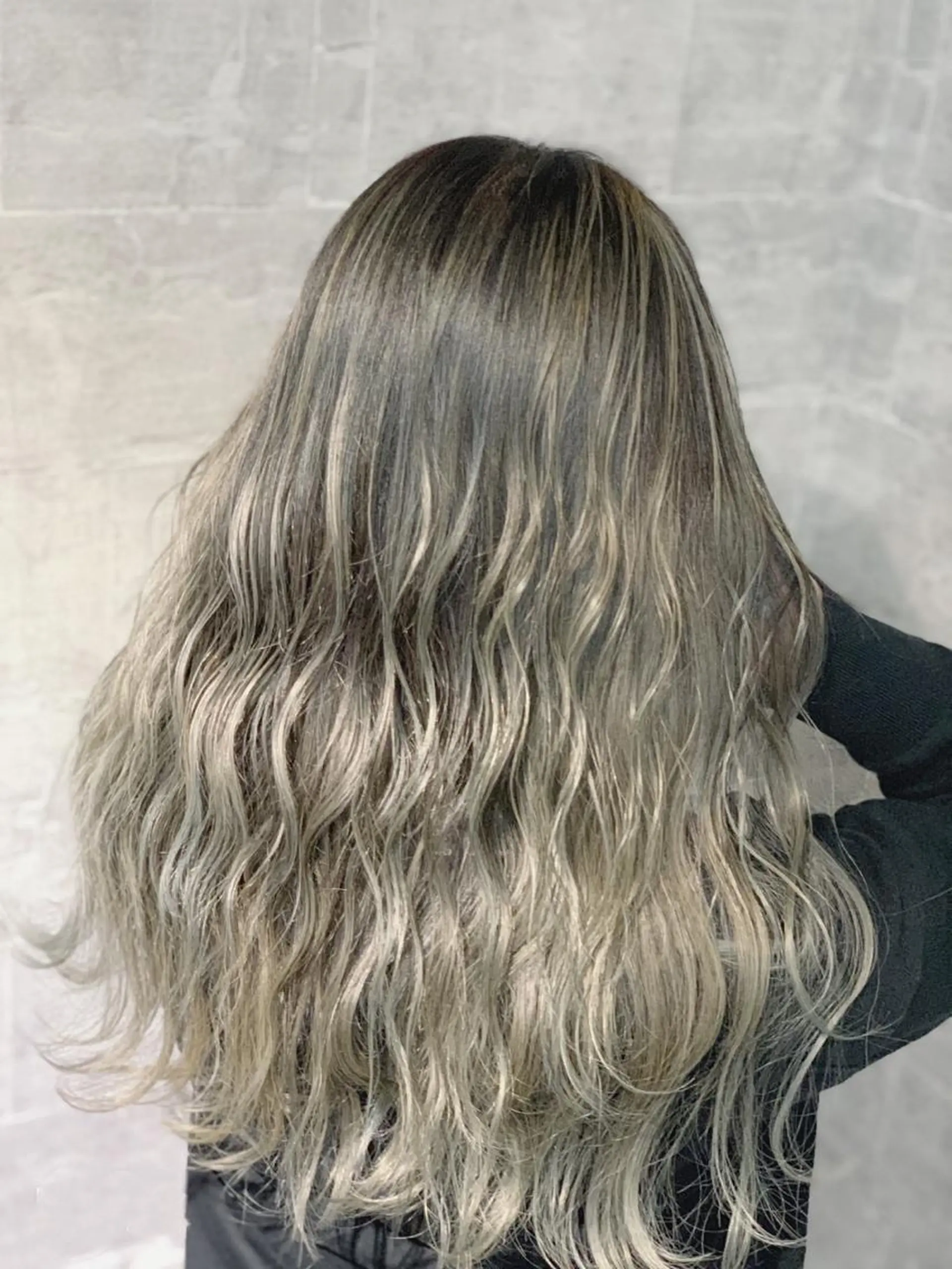 ロング ハイライト 髪質改善 韓国風ヘア レイヤーカット 縮毛矯正 ank classic hair【アンククラシックヘアー】所属・バレ、ハイライト モデル募集　齋藤祐哉のヘアスタイル