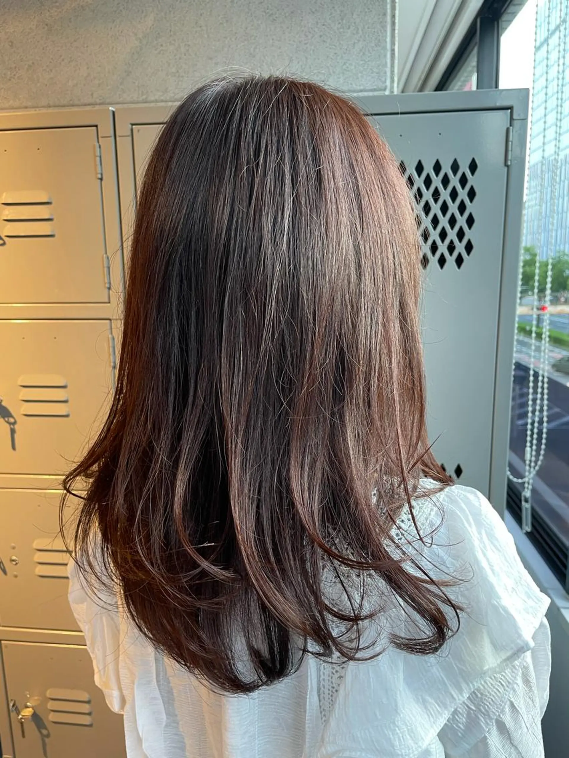 セミロング チョコレートブラウン qulim所属・qulim【クリム】 /ハイトーン/海音のヘアスタイル