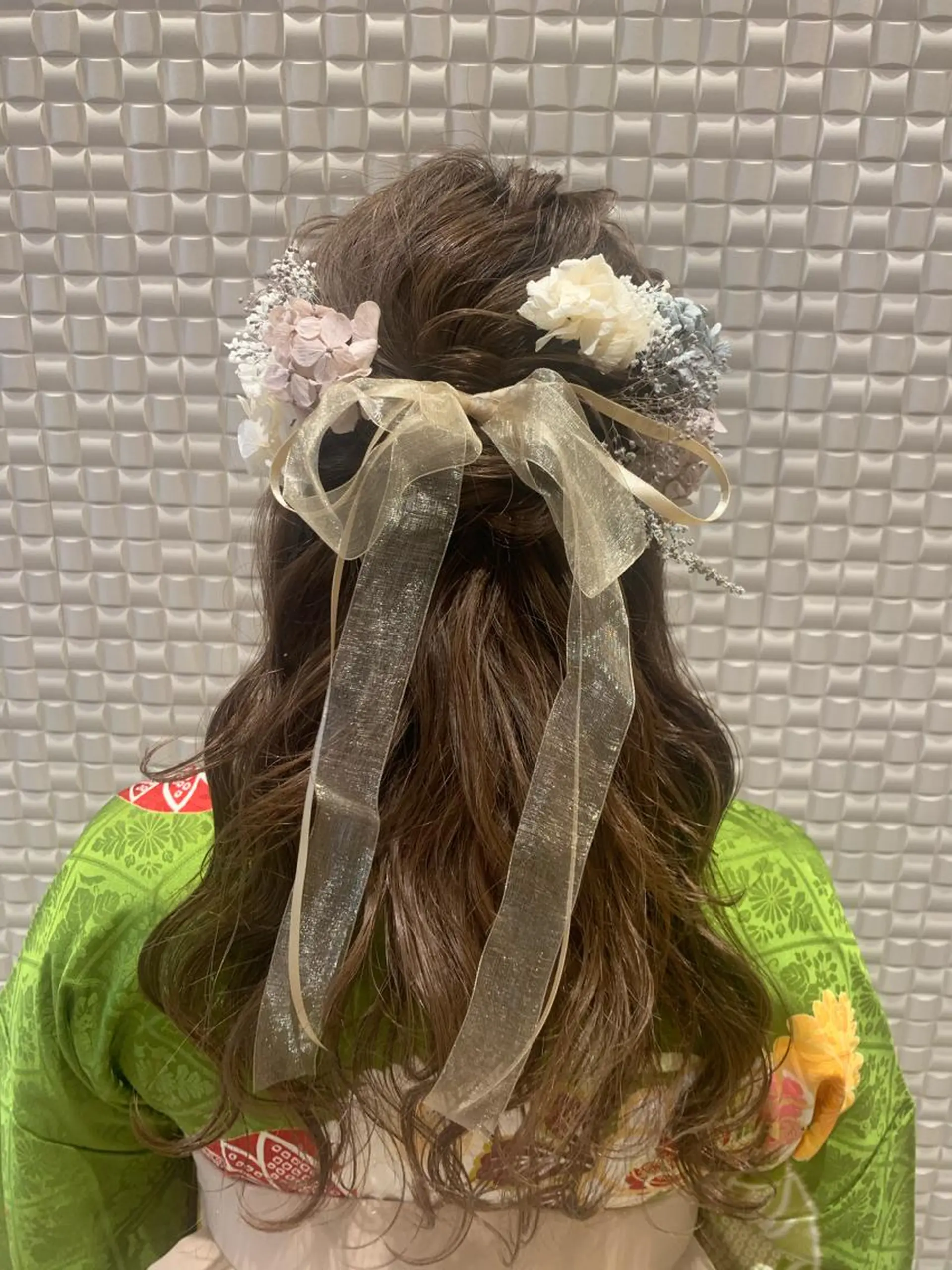 ロング ヘアアレンジ 卒業式のヘアスタイル 髪飾り シャドールーツ美容師 篠原康太のヘアスタイル