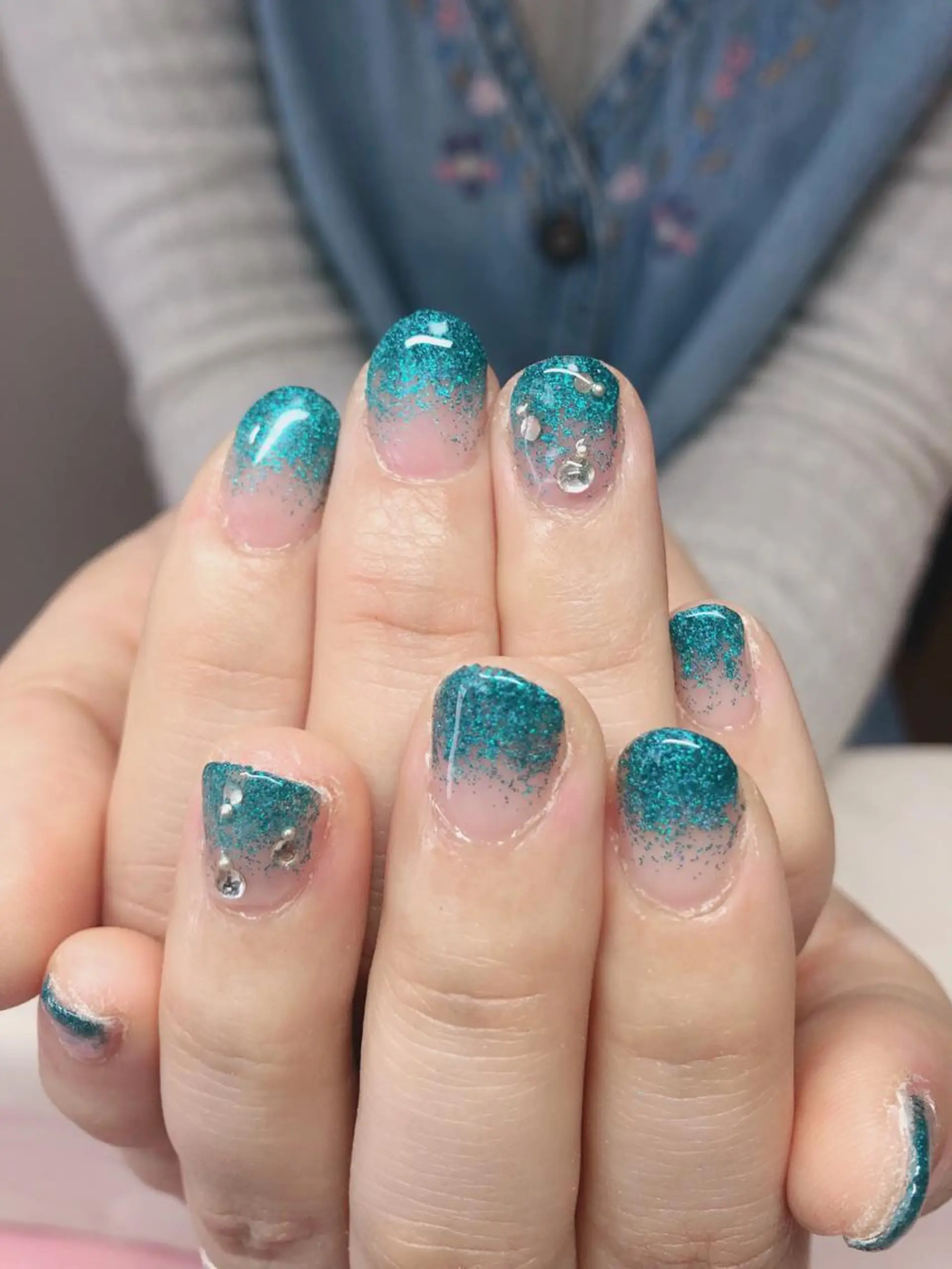 ネイル アートネイル ラメ(グリッター) ラメグラデーション 出川 ゆりのネイルデザイン