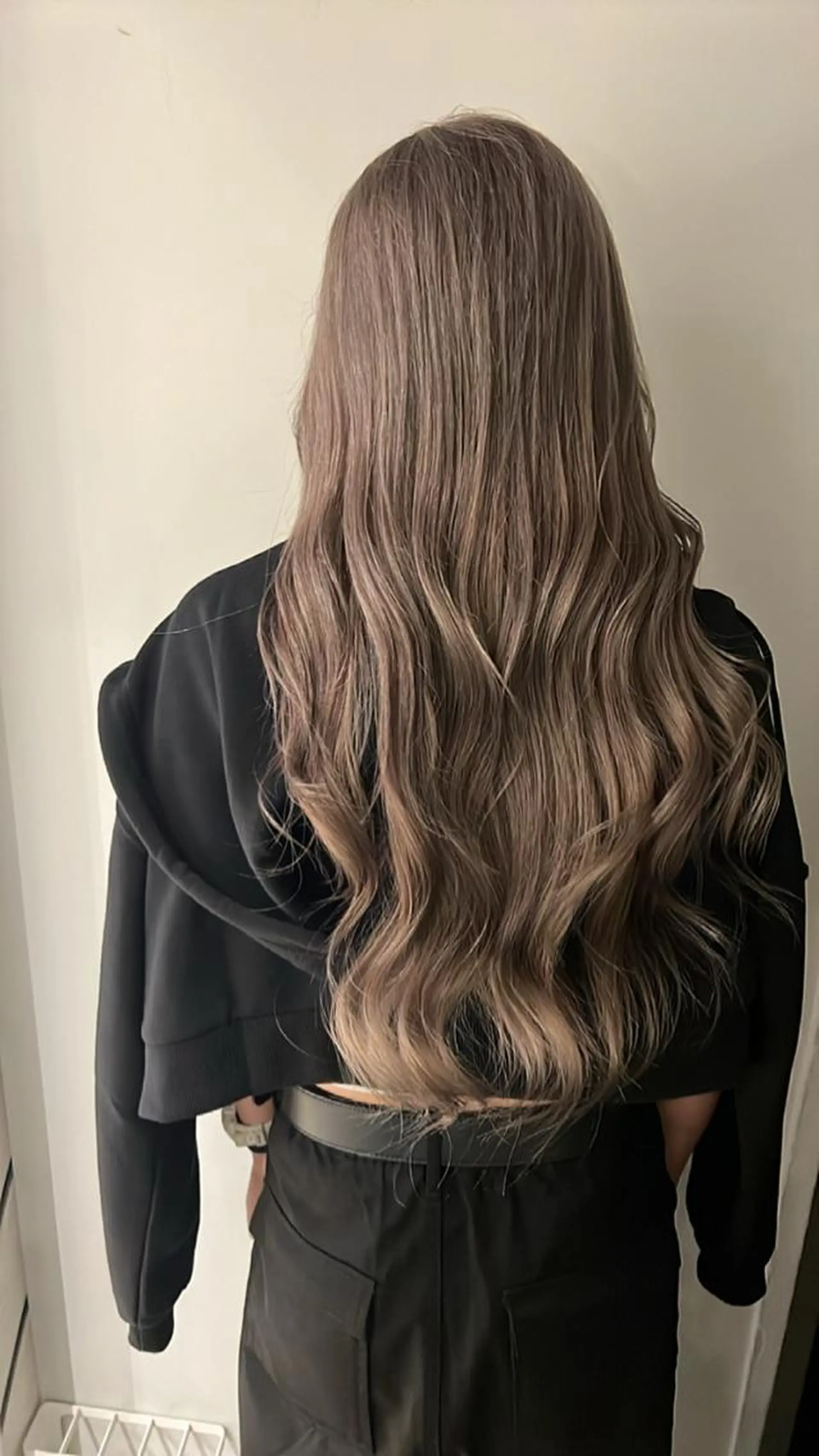 セミロング カラー ヘアアレンジ 🔥ハイトーンカラー ギャルNAOKI🔥のヘアスタイル