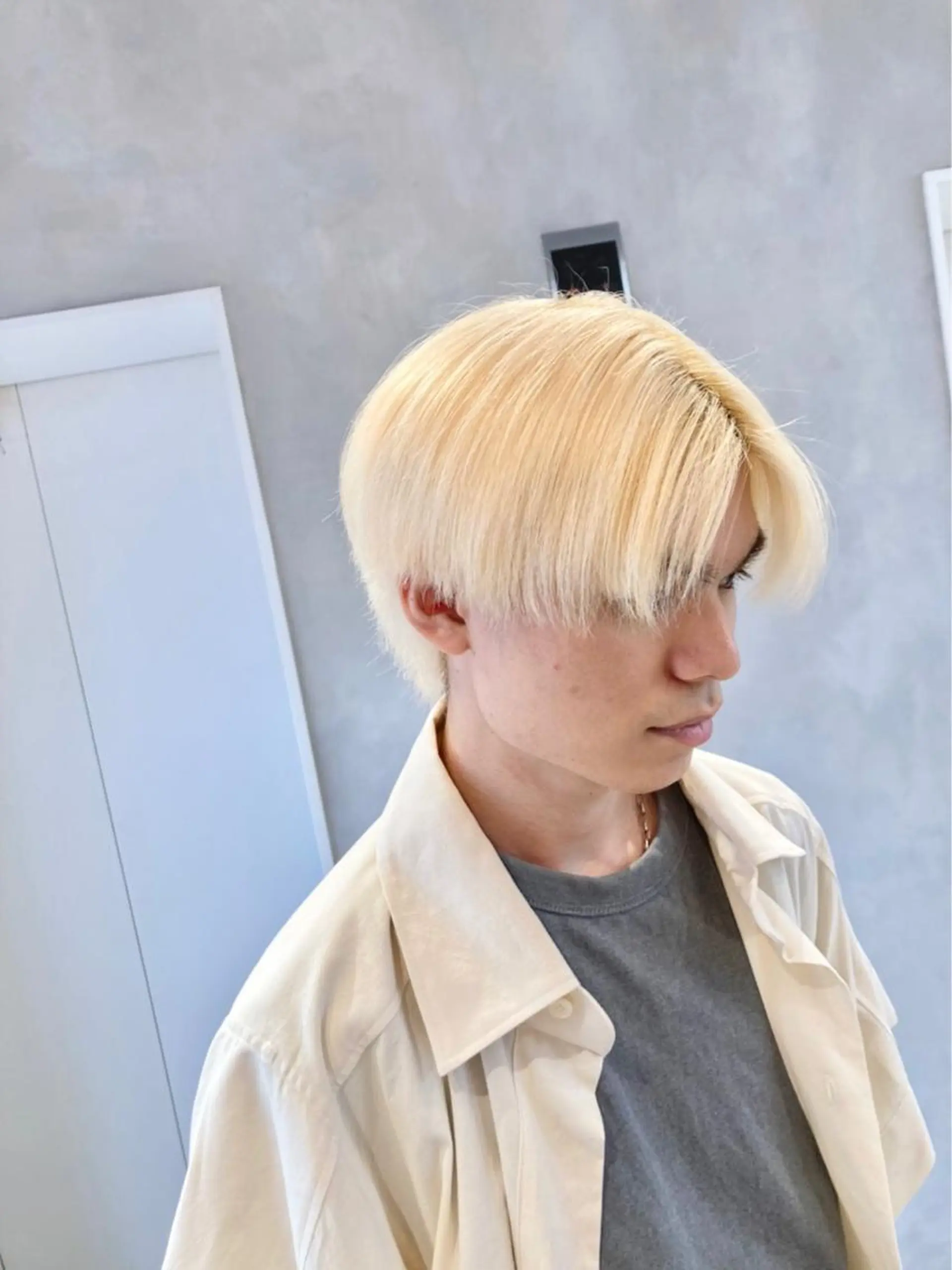 ショート カラー メンズ ブロンド ホワイトブロンド meme原宿所属・ブロンド・ハイトーン ／遠藤将太のヘアスタイル