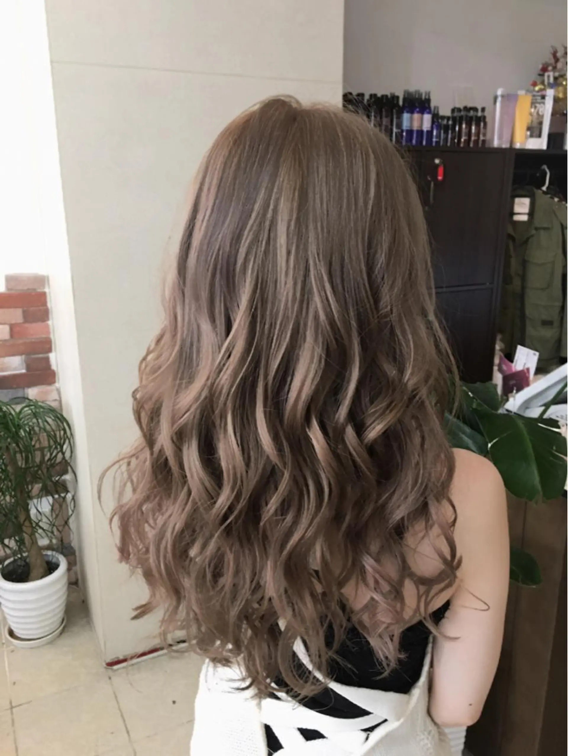 ロング カラー パーマ ヘアアレンジ ベージュカラー ブラウンカラー ハイトーンカラー 最高峰の技術力☆ 樋口健人のヘアスタイル