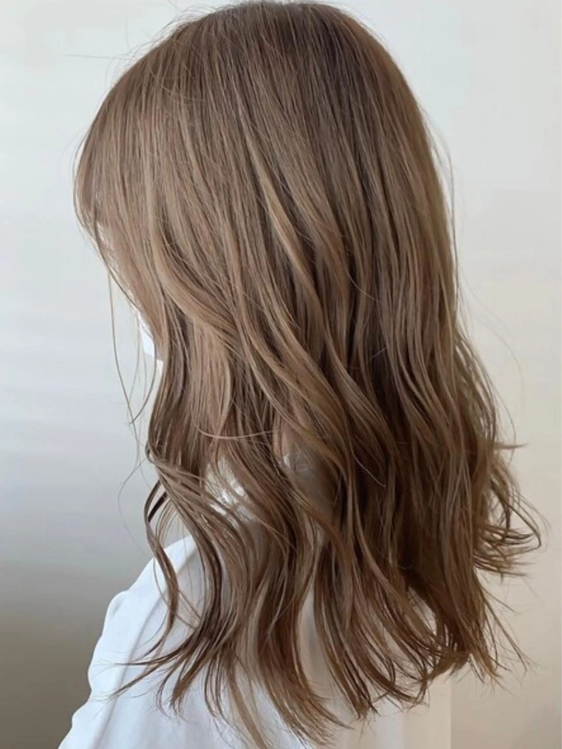 カラー イルミナカラー Levi所属・梶山 真緒のヘアスタイル