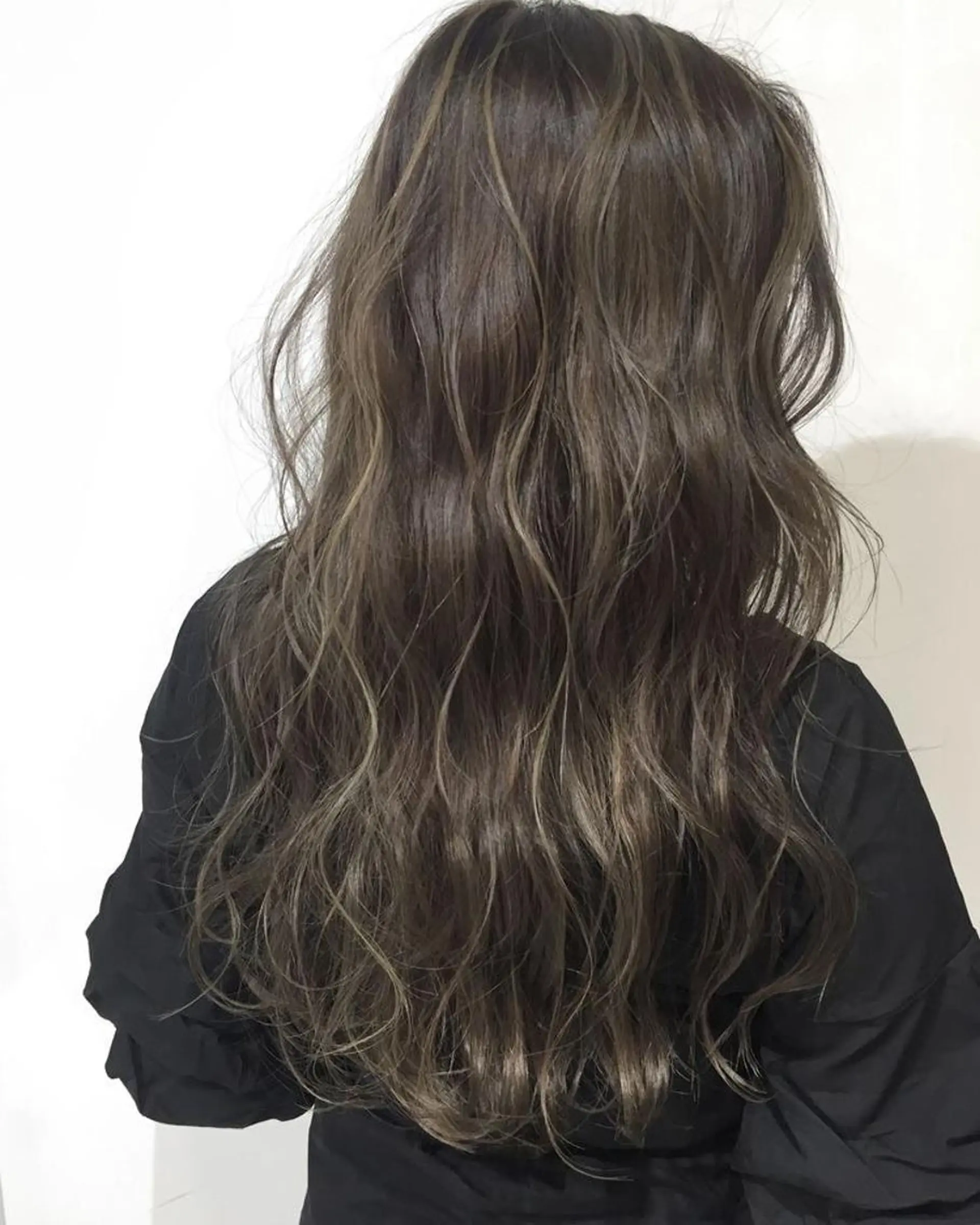 カラー TIECHEL所属・韓国ナチュラル・ ベージュ/落合夏希のヘアスタイル