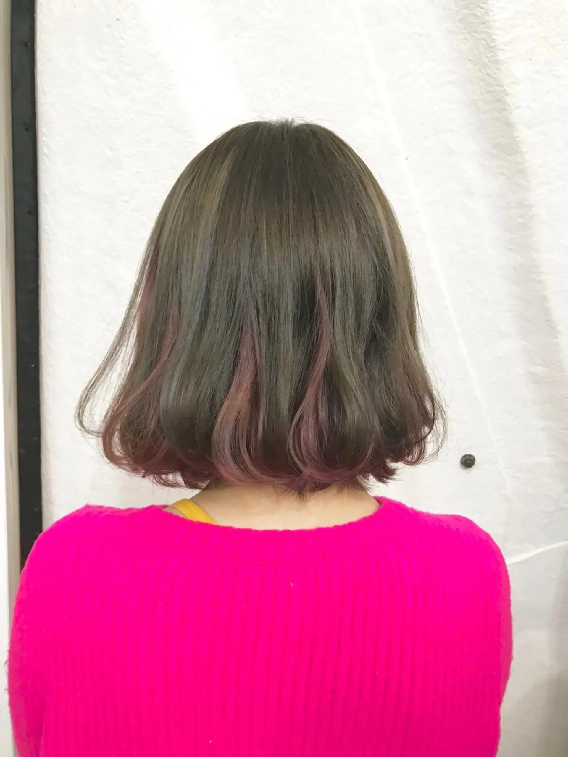 ショート カラー ヘアアレンジ インナーカラー ピンクカラー バイオレットカラー FOLK所属・白髪ぼかしハイライト バレイヤージュヤマトのヘアスタイル