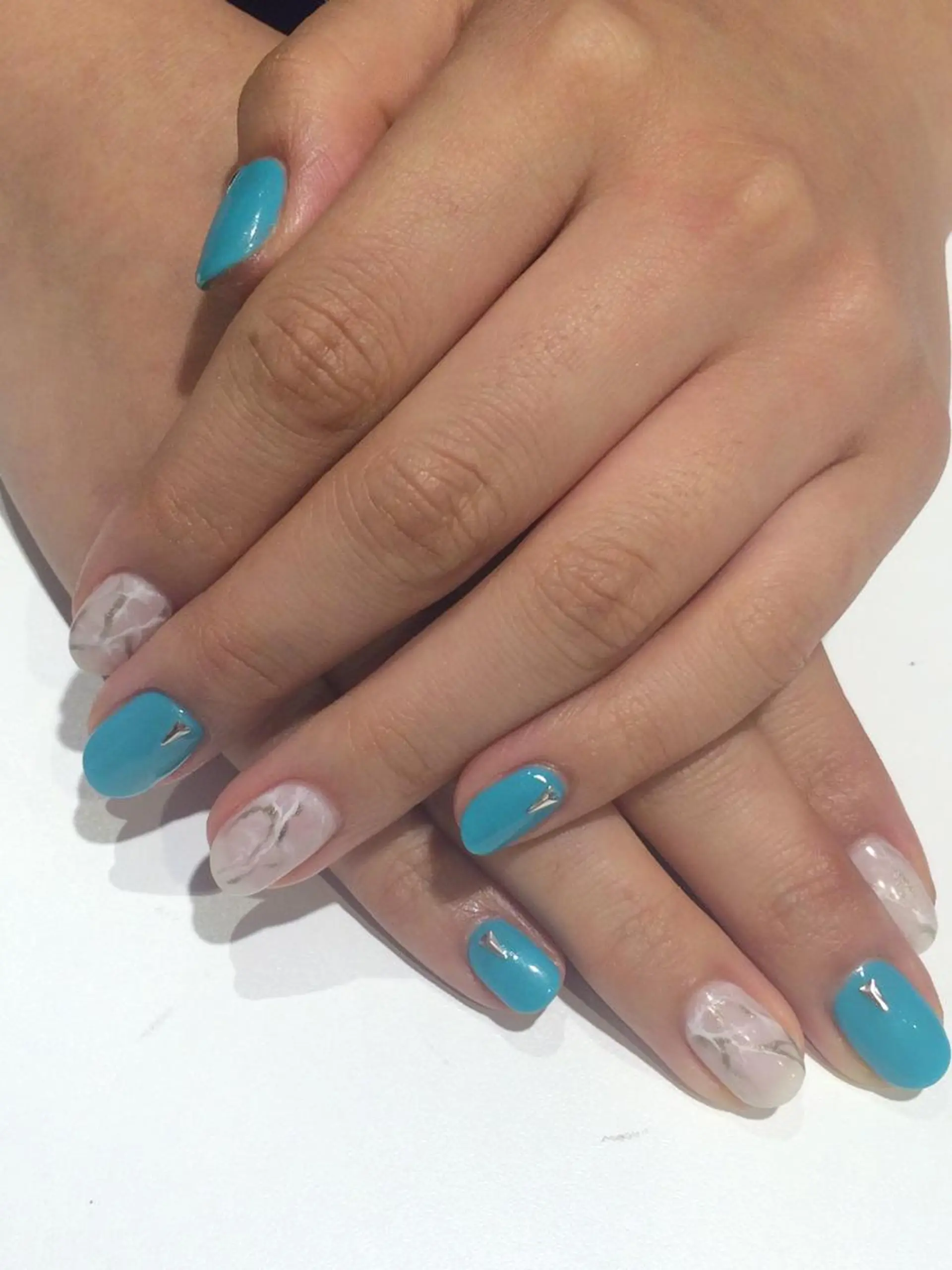 ネイル アートネイル 大理石ネイル(マーブル) ホワイト M nail はやまうららのネイルデザイン