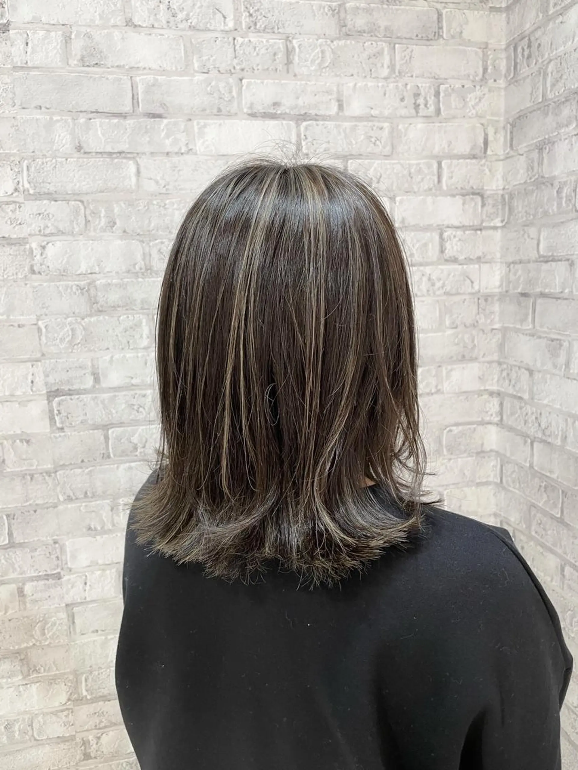 ミディアム カラー ヘアアレンジ ブリーチ ハイライトカラー ボブ ハイライト カット ヘアカラー トリートメント 秋山 幸太のヘアスタイル