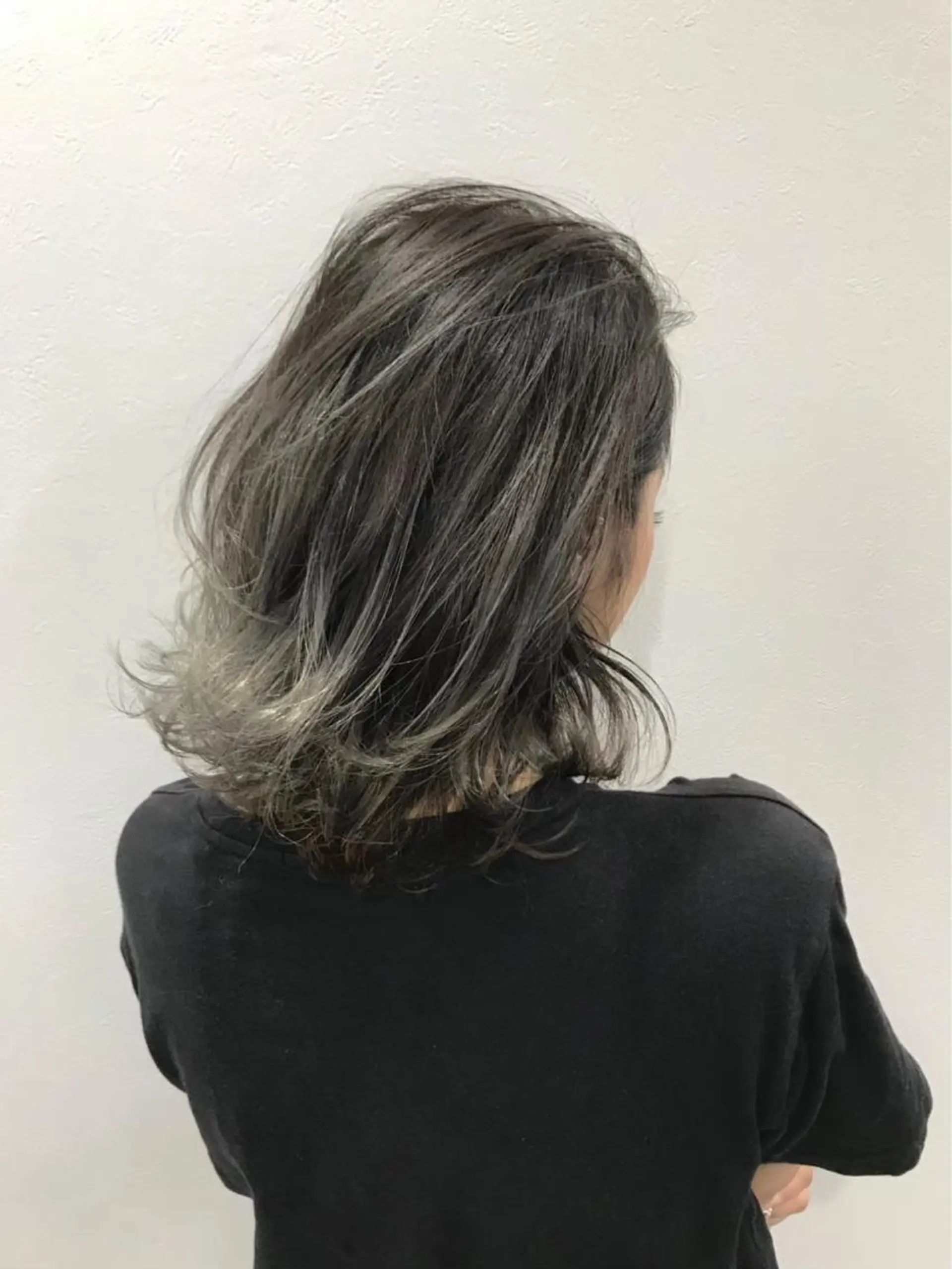 ミディアム カラー ヘアアレンジ アッシュ バレイヤージュ ベージュカラー グラデーションカラー ハイライトカラー 指名支持率NO.1 スタイリストのヘアスタイル