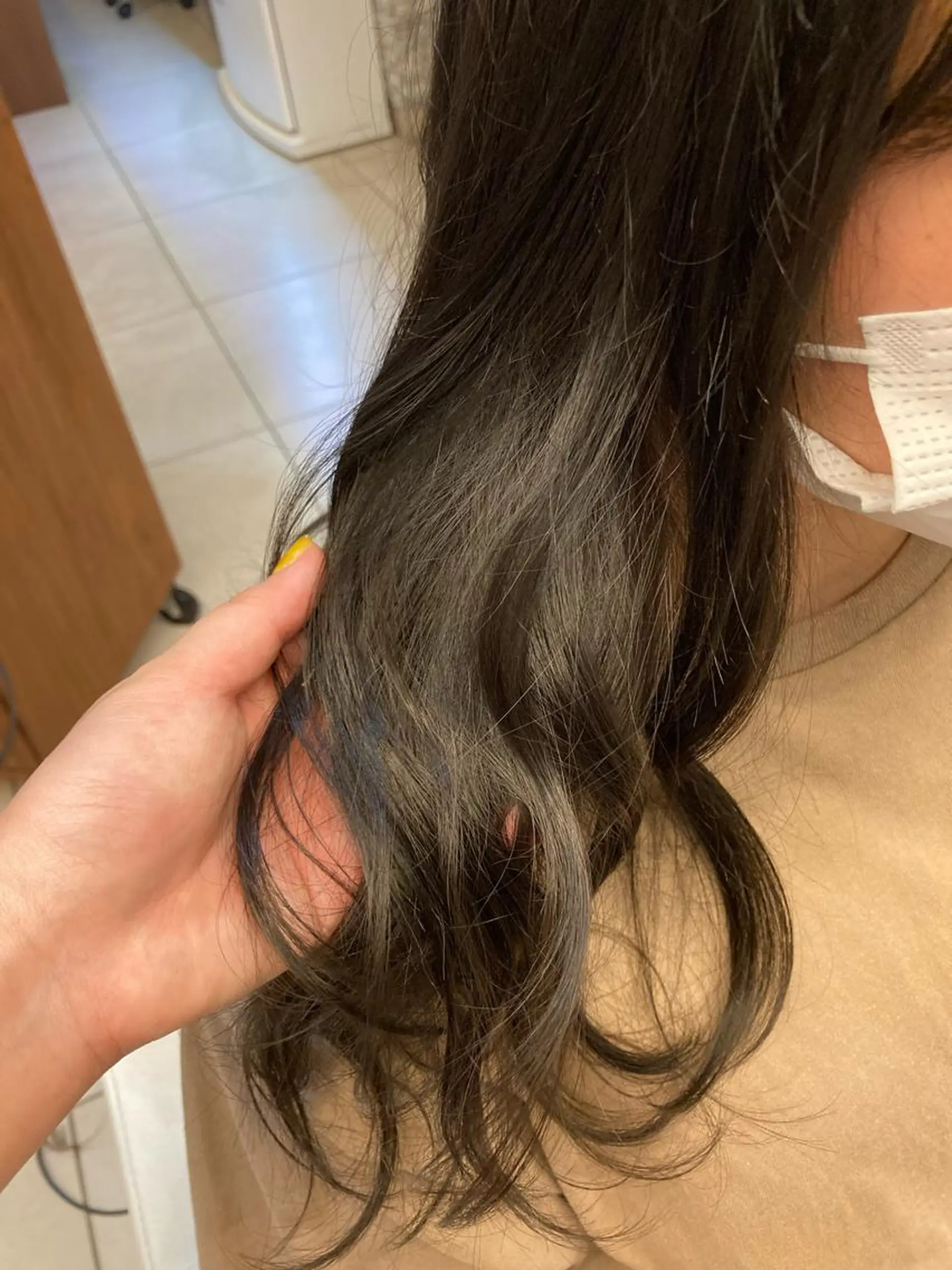 ロング カラー 岸田 莉奈のヘアスタイル