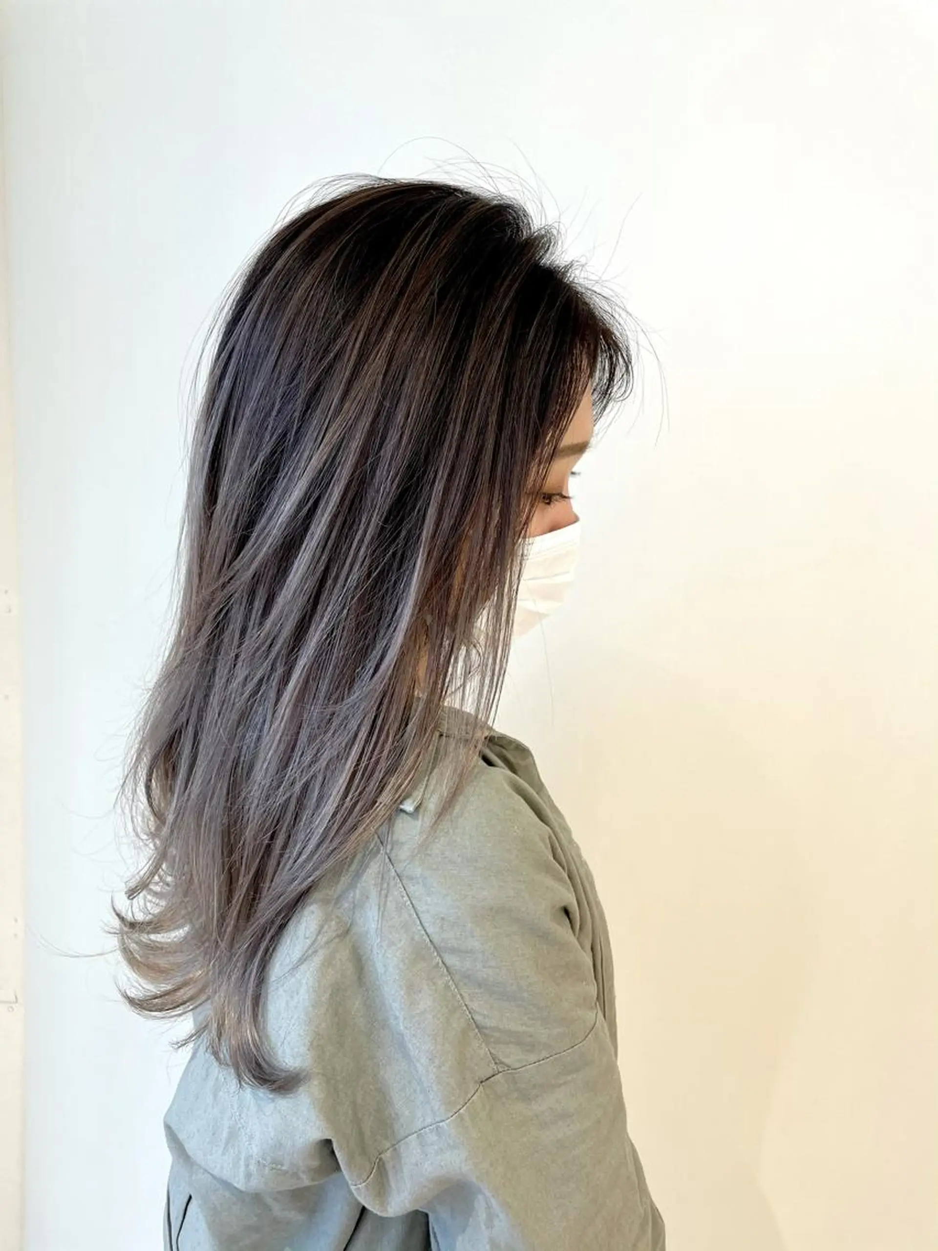 ロング カラー バレイヤージュ ブリーチ ケアブリーチ デザインカラー グレージュ 美髪カラー✨本間 貴広のヘアスタイル