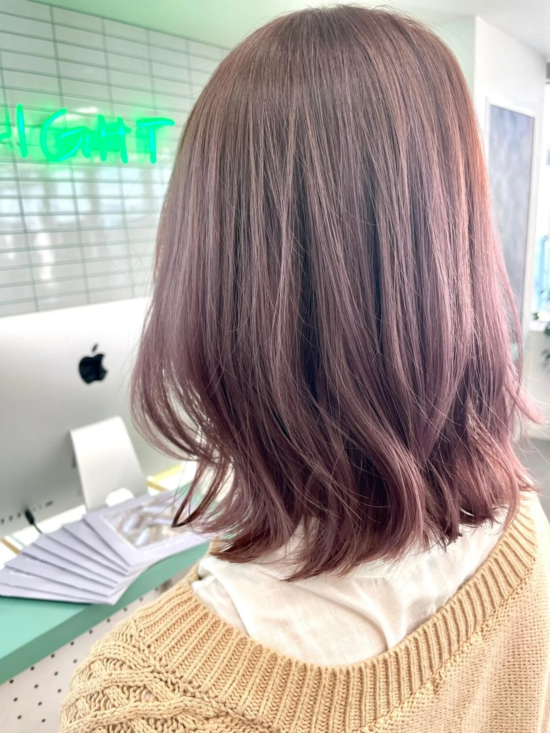 ミディアム アッシュ ハイライト ヘアカラー トリートメント 💚透明感カラー💚 ♻️本間♻️のヘアスタイル