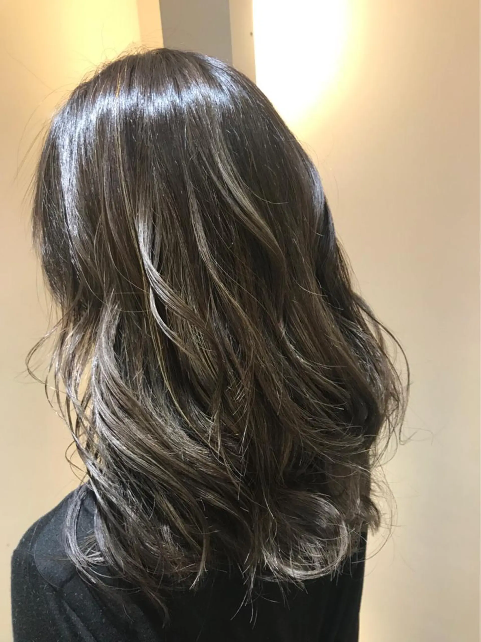 ミディアム カラー グレージュ ハイライトカラー 外国人風カラー ハイライト Remore所属・中塚 義人のヘアスタイル