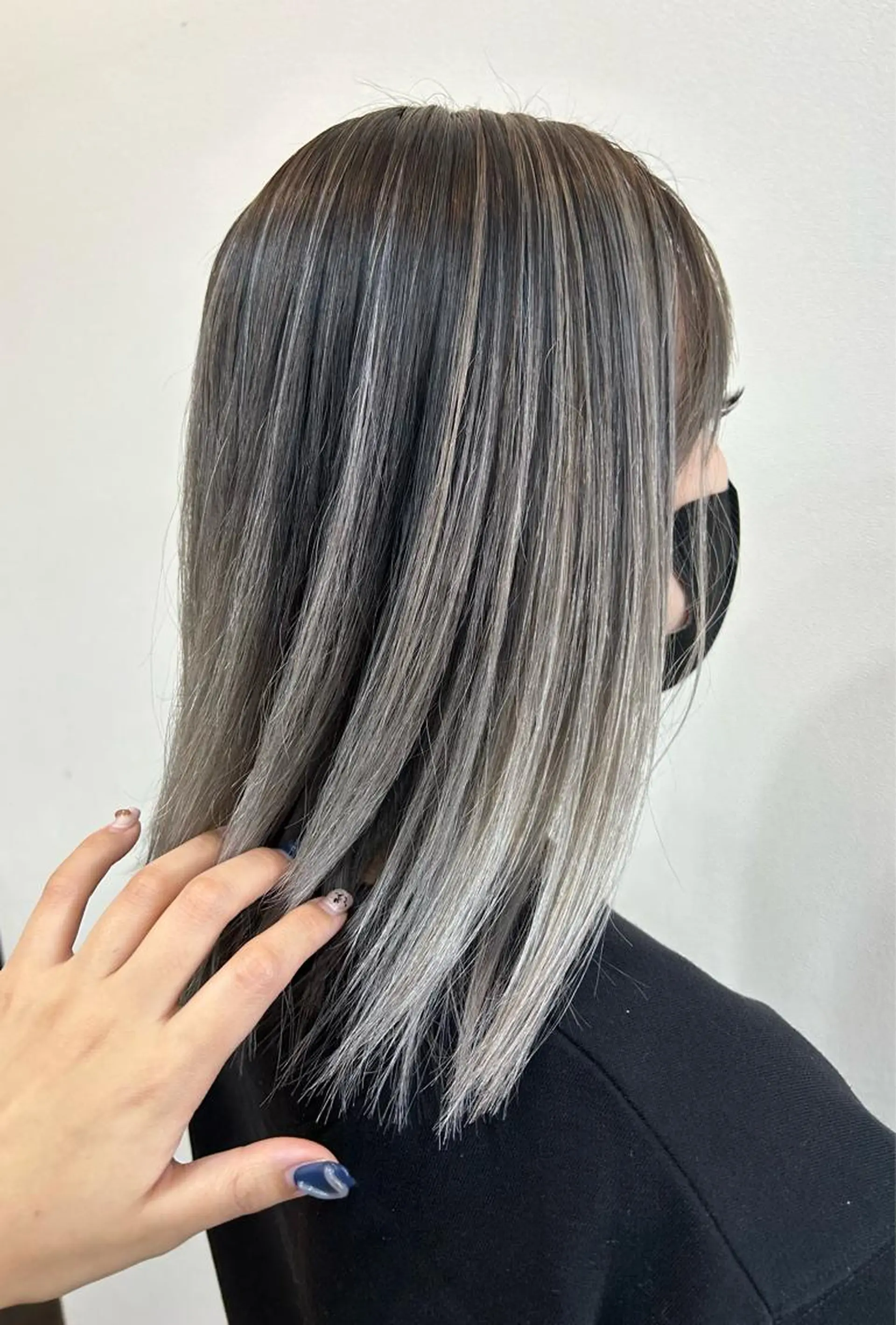 セミロング カラー Chihiro .のヘアスタイル