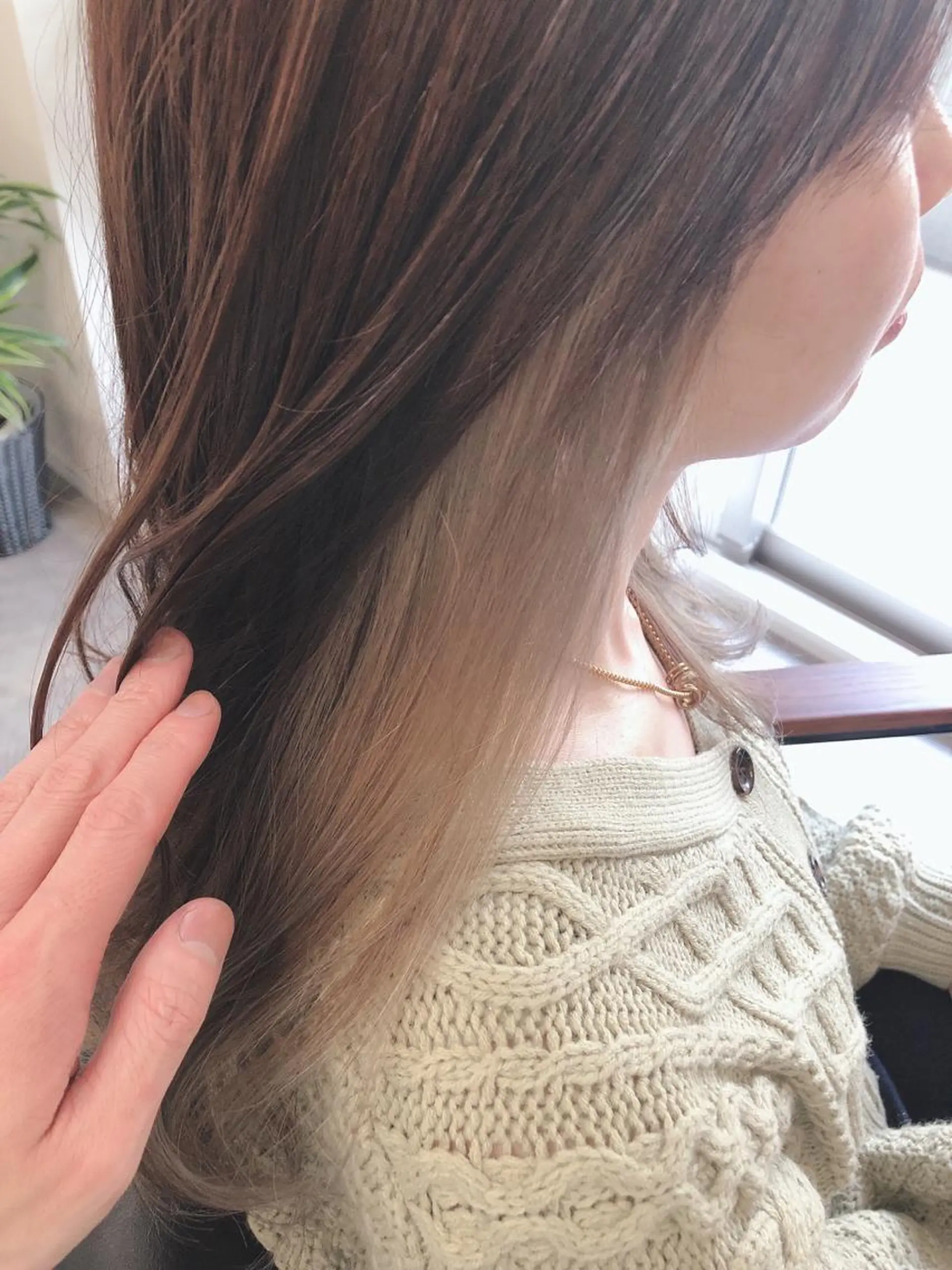 セミロング カラー OFF YUYAのヘアスタイル