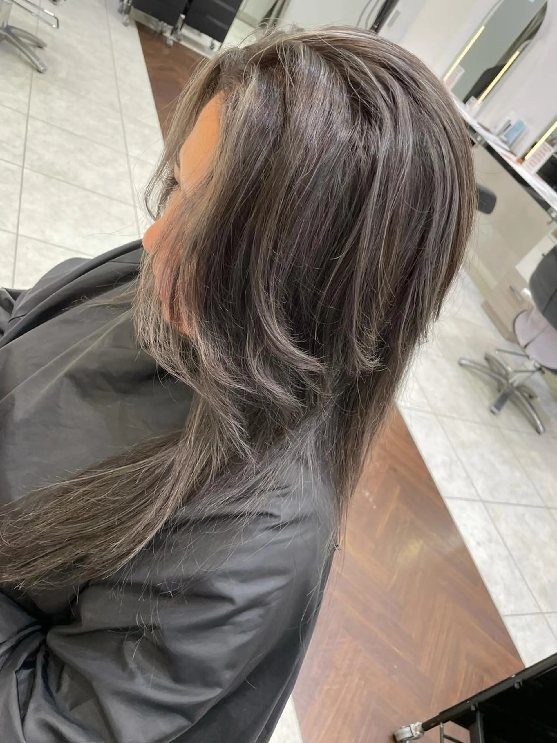 ロング ヘアカラー トリートメント 岸 保奈美のヘアスタイル