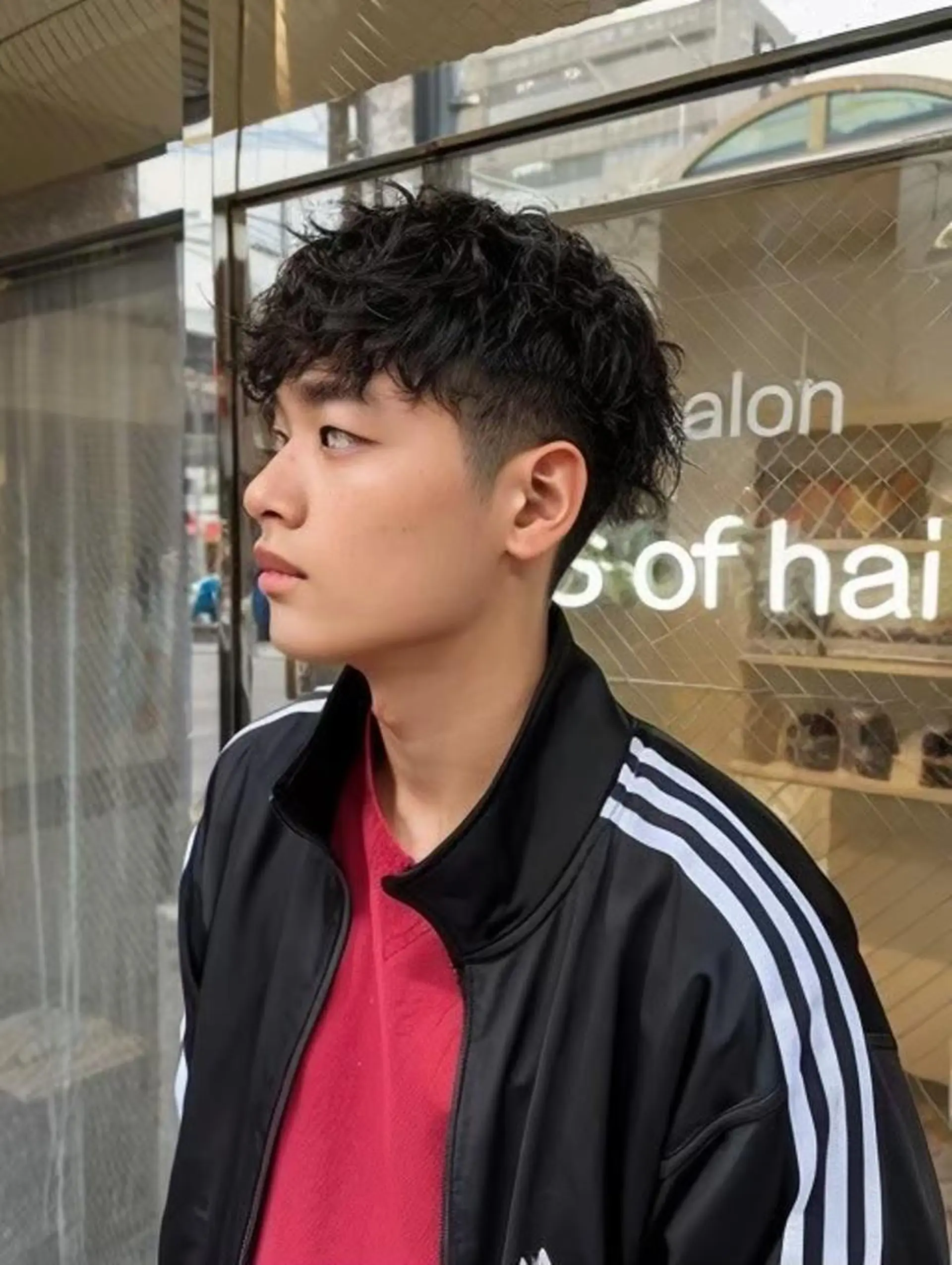 メンズ メンズブリーチ センターパート メンズ韓国風 韓国マッシュ マッシュ カット パーマ メンズスタイリスト✨ 助川龍哉のヘアスタイル