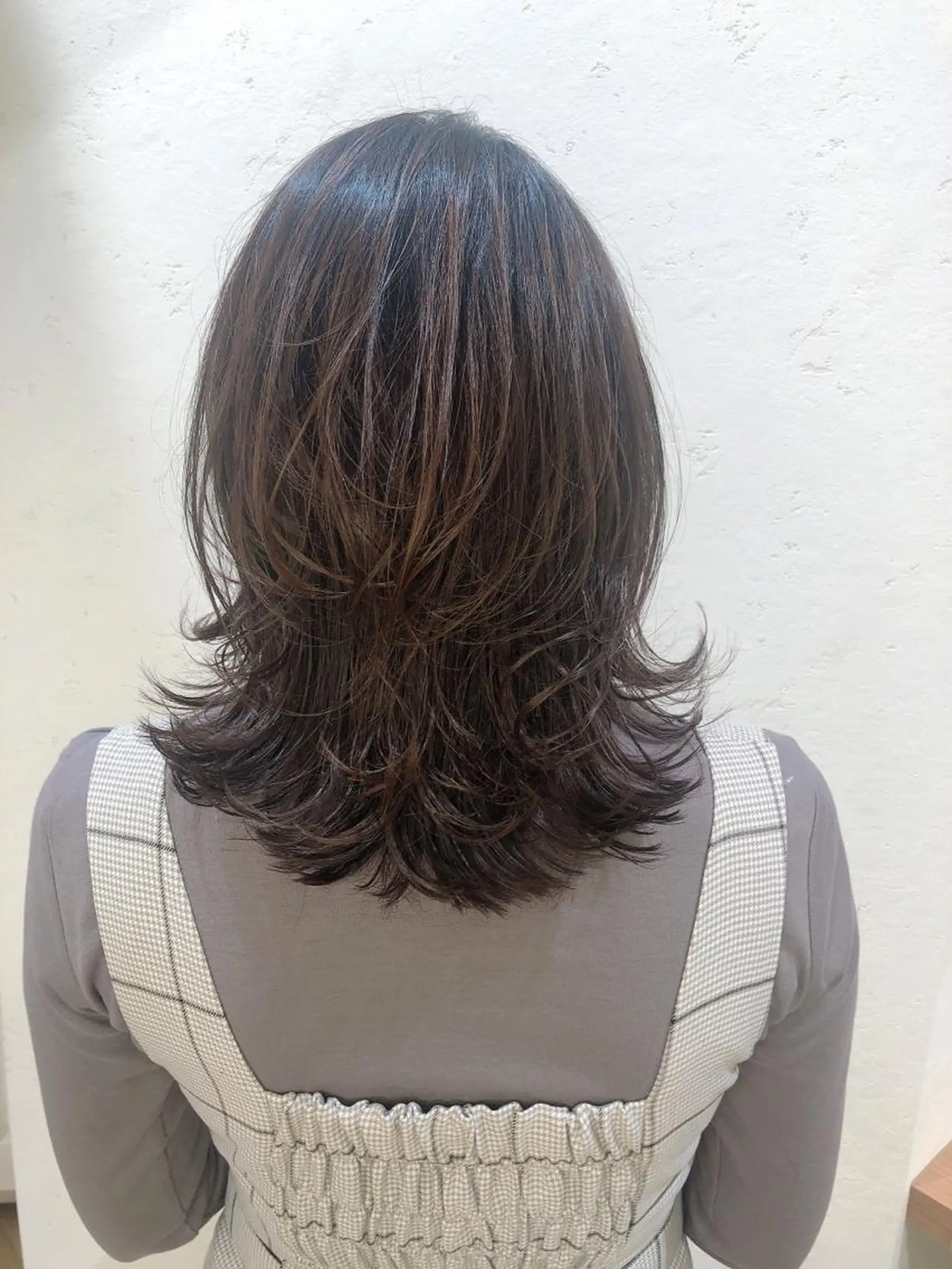 セミロング カラー パーマ ヘアアレンジ アッシュ アッシュブラウン ブラウンカラー ヘアカラー トリートメント ヘアセット Londideal 高橋ヒロシのヘアスタイル