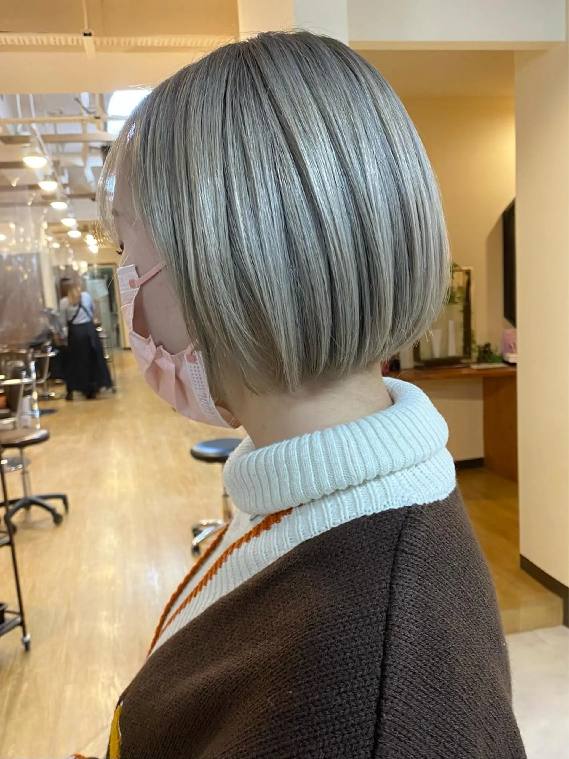 ショート カラー グレージュ 白髪ぼかし バレイヤージュ志鎌のヘアスタイル