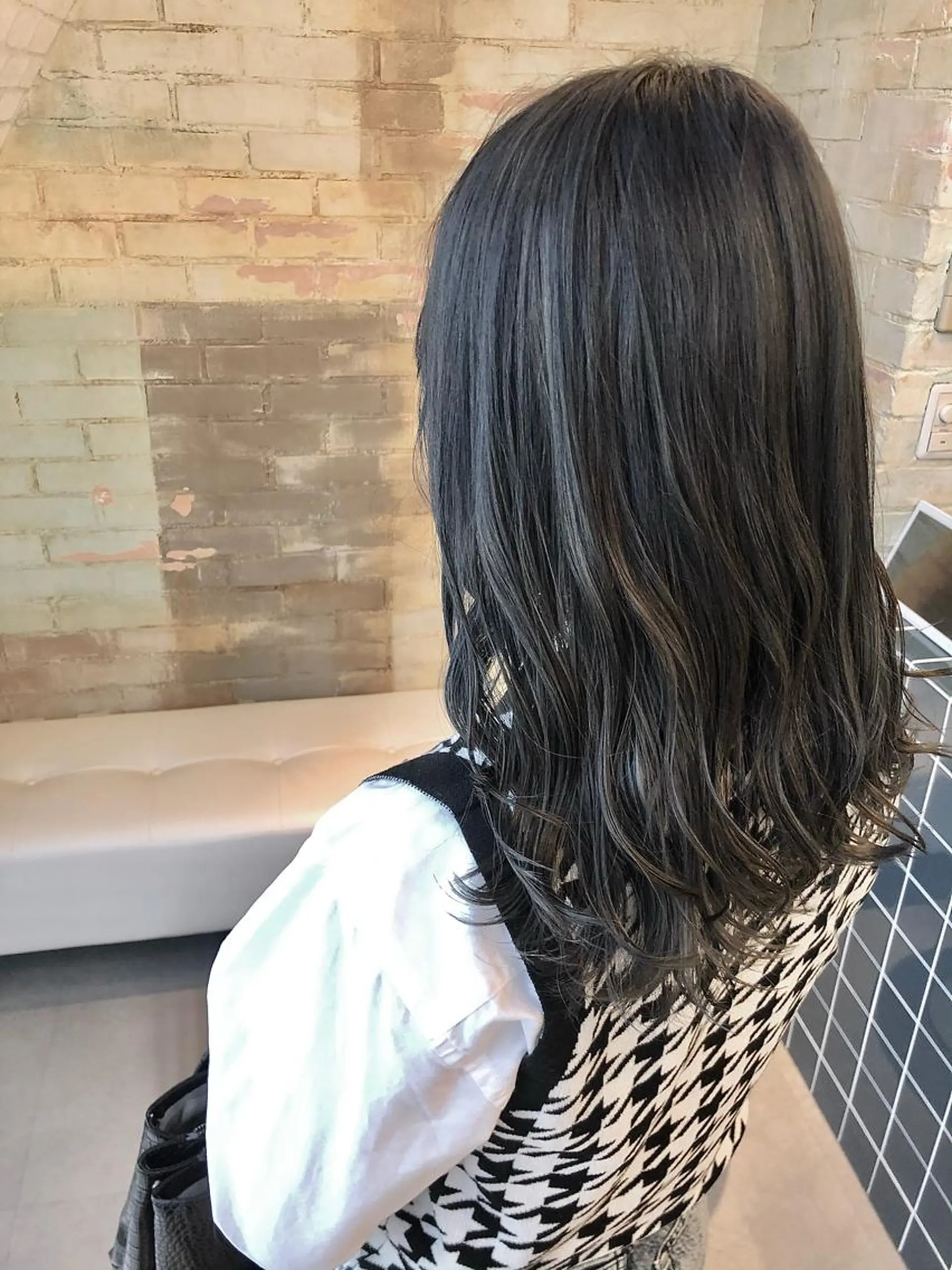 セミロング カラー グレージュ ハイライトカラー ハイライト Saori / さおりのヘアスタイル