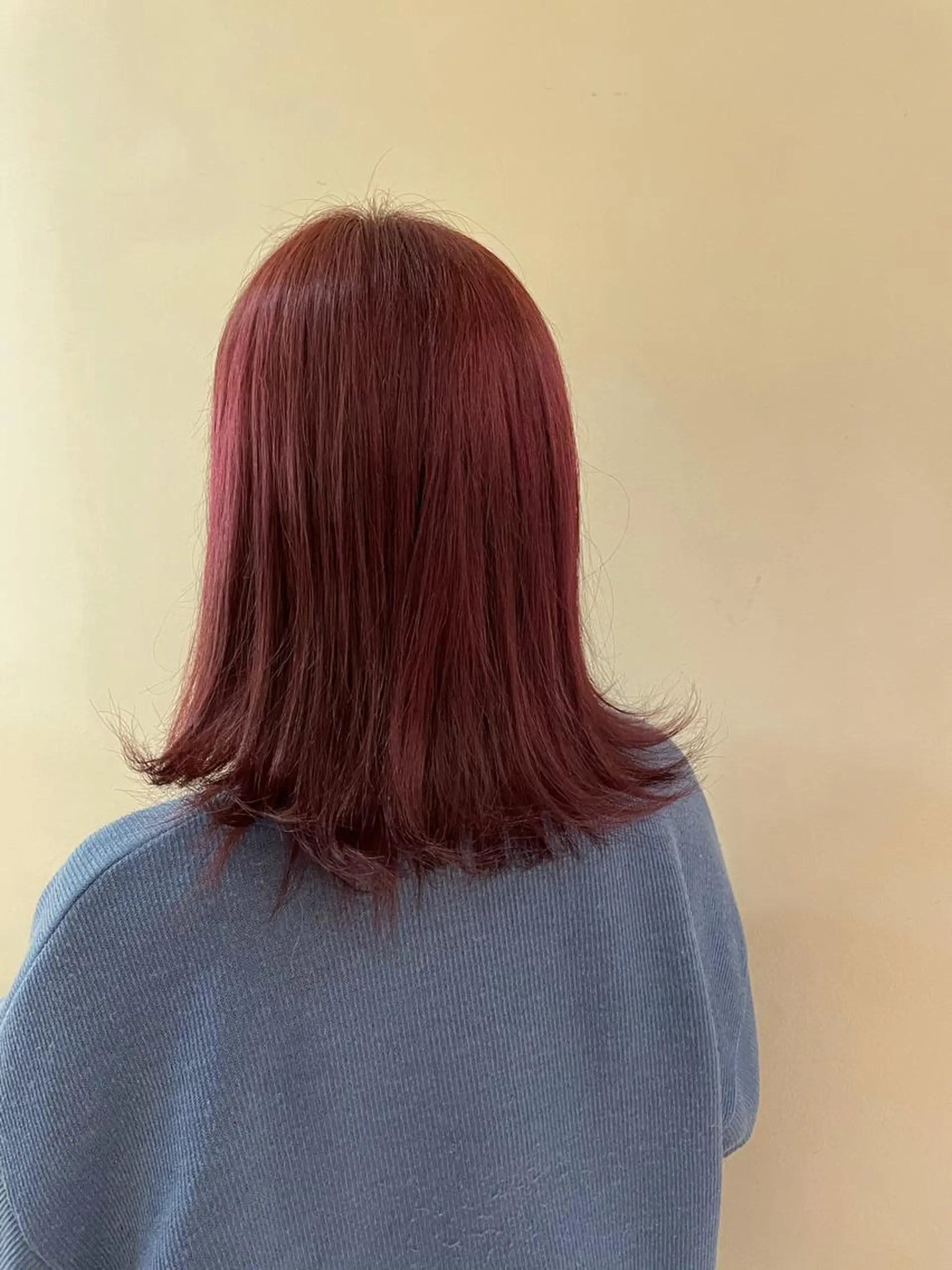 セミロング カラー ブラウンカラー ピンクカラー ピンクブラウン 外ハネヘア デザインカラー/ 推しの配色　肥後のヘアスタイル