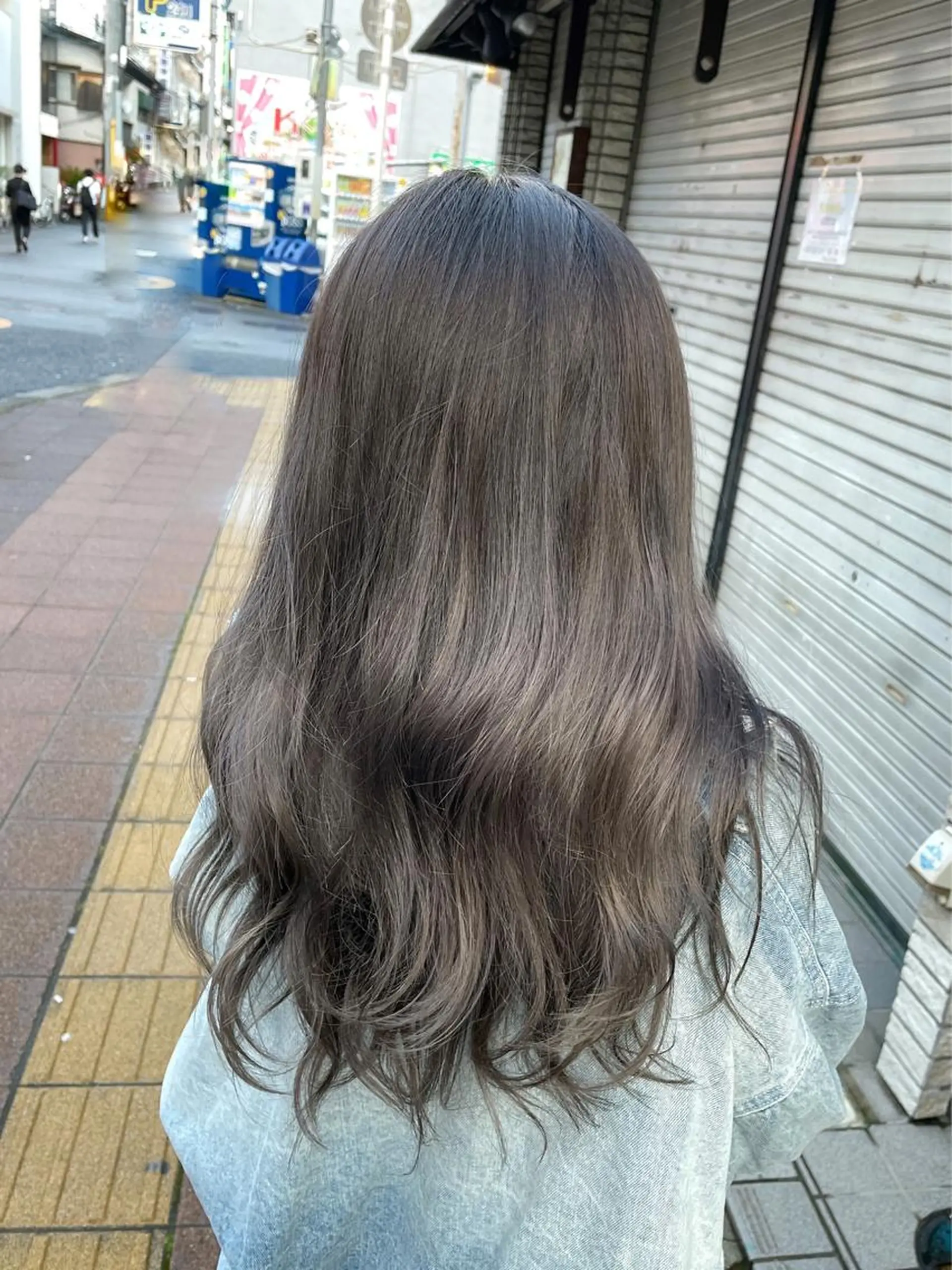 ロング カラー グレージュ 杉村 未来のヘアスタイル