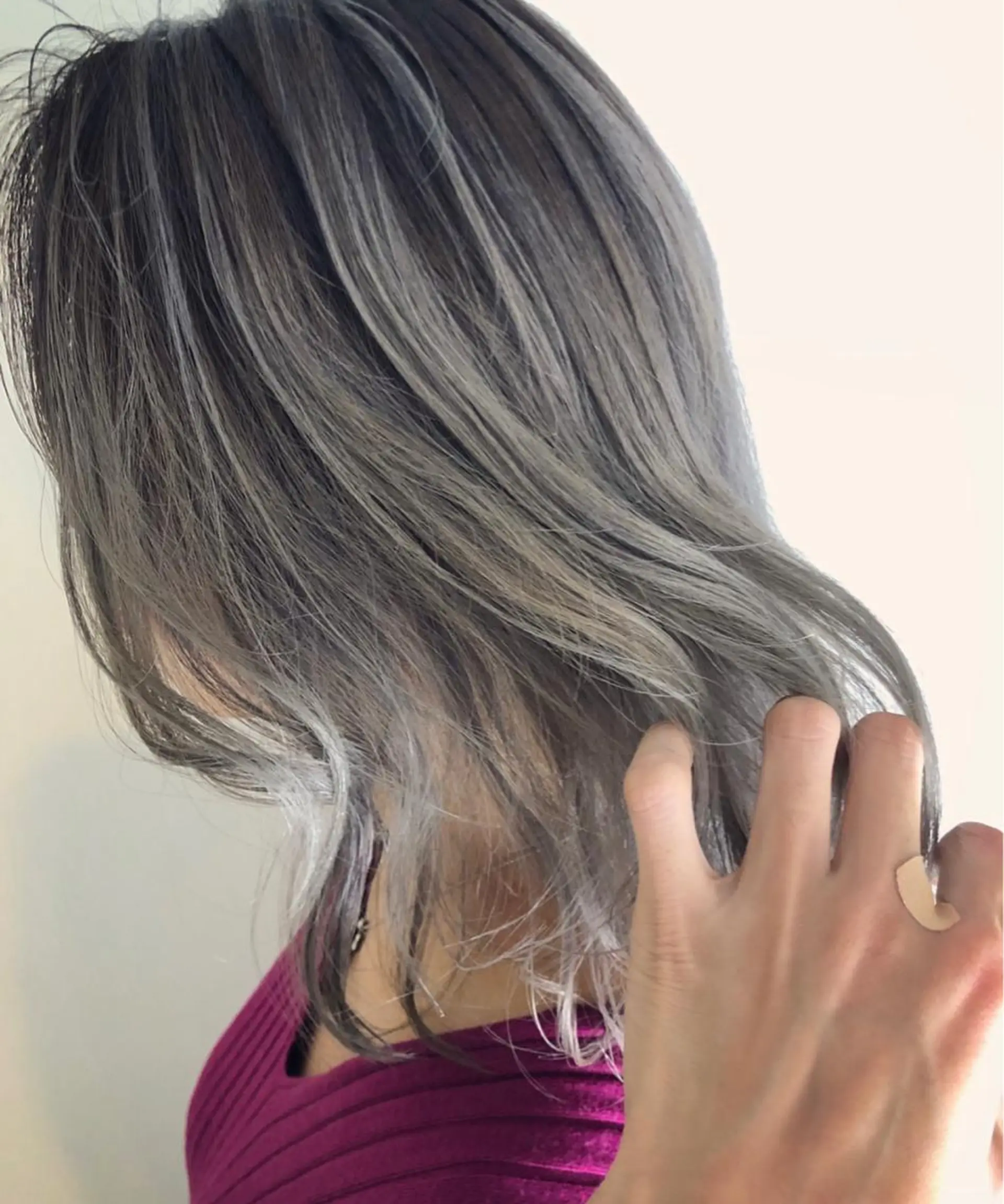 セミロング カラー ショートボブ アッシュ バレイヤージュ ミストバング ベージュカラー カット ヘアカラー トリートメント 原宿サロン代表 デザインカラー伊藤卓のヘアスタイル