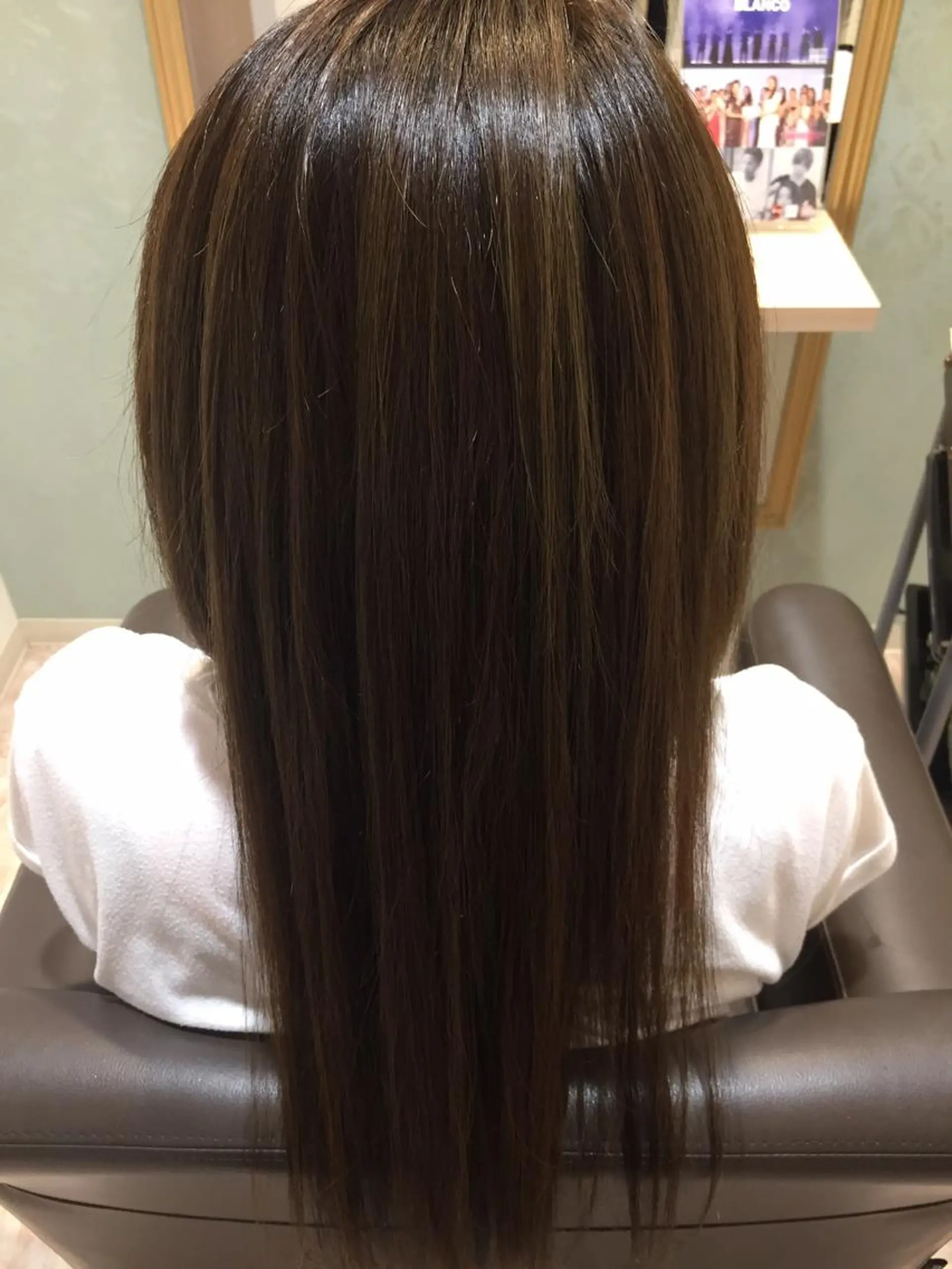 ロング カラー ベージュカラー デザインカラー ハイライトカラー ハイトーンカラー イルミナカラー BIANCO北堀江 AKANEのヘアスタイル