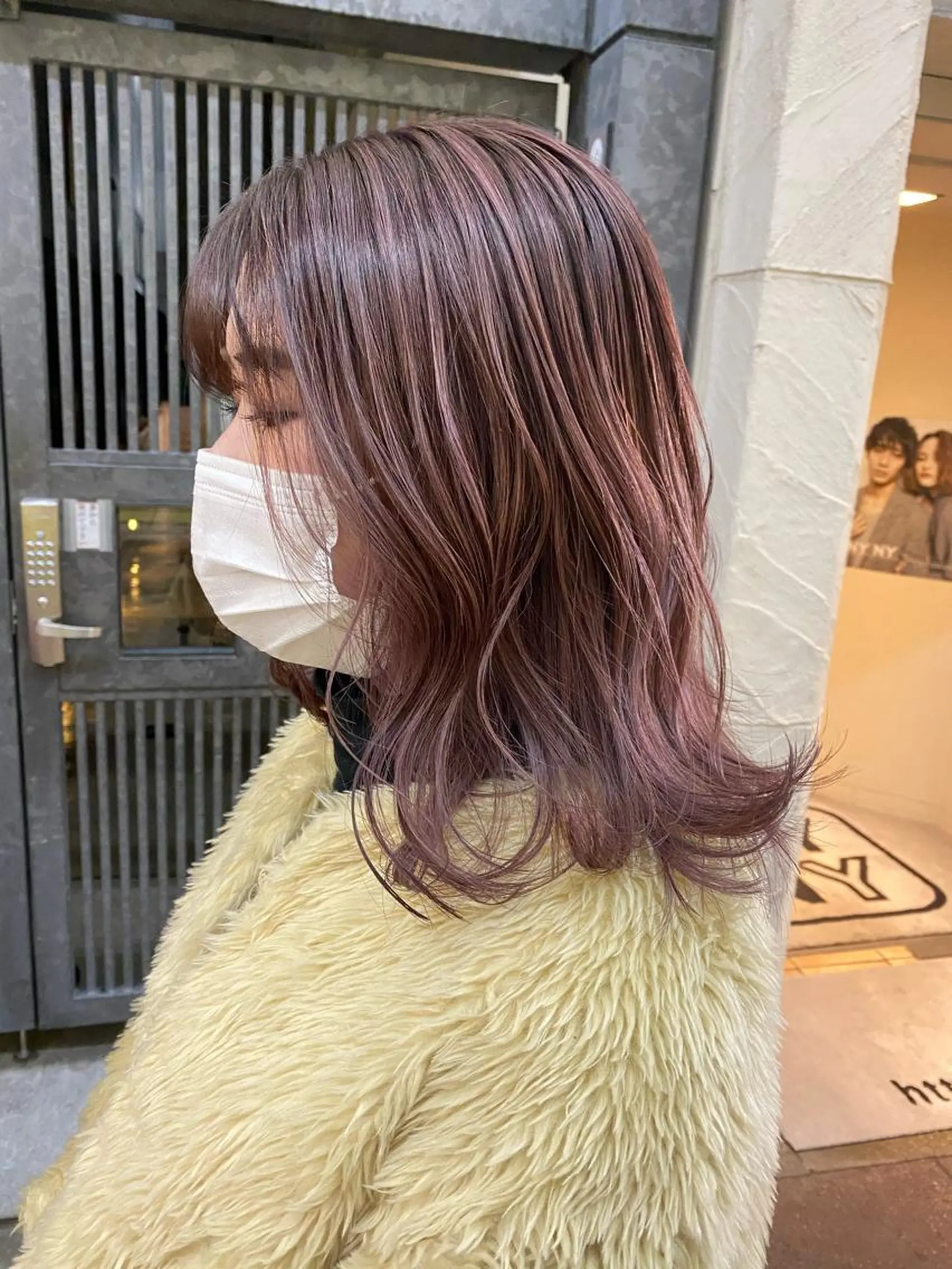 ミディアム ハイライト ウルフカット／吉村 桃子のヘアスタイル