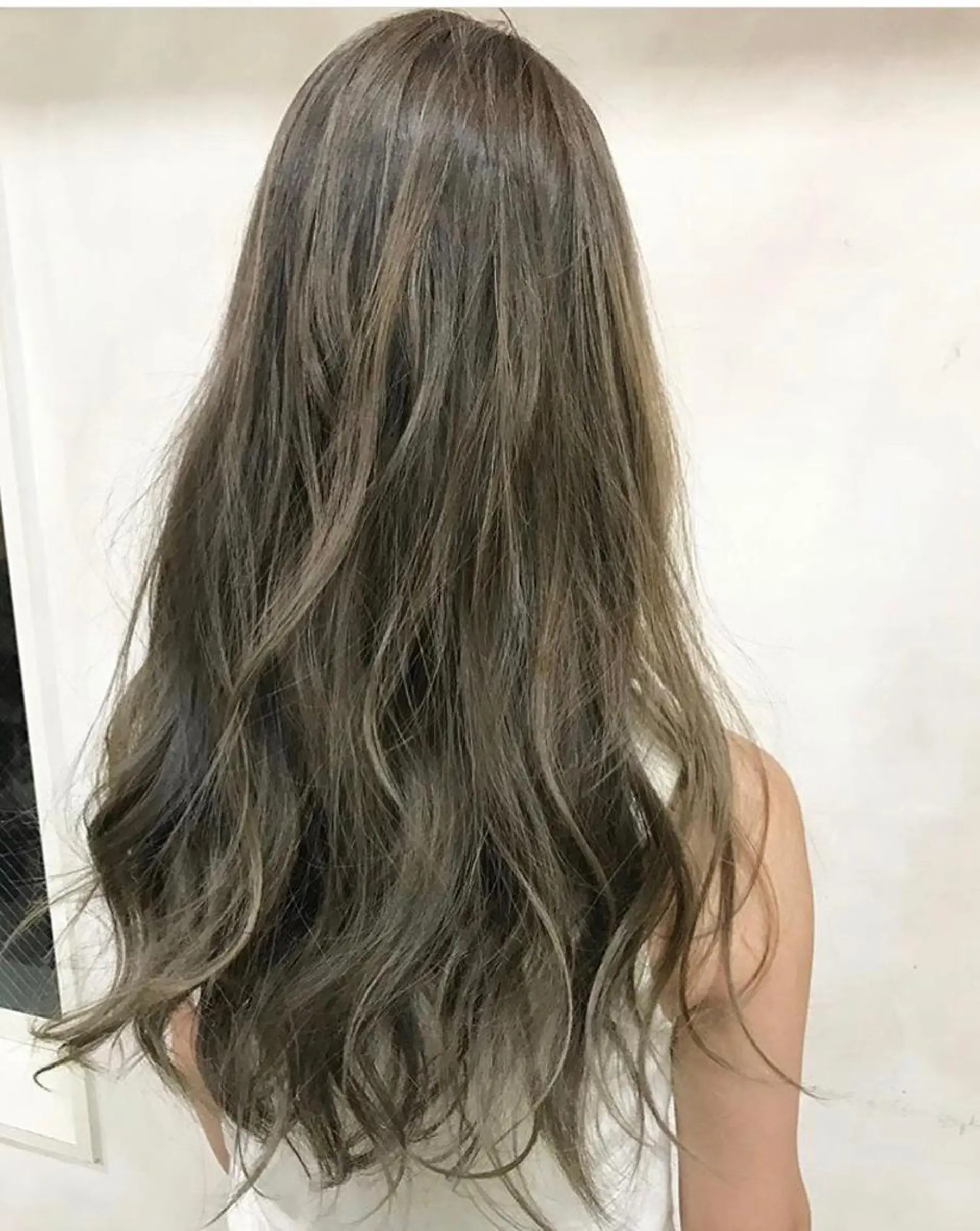 ロング カラー ブリーチ ハイライトカラー ハイライト 髪質改善縮毛矯正 リピートNo.1米倉のヘアスタイル