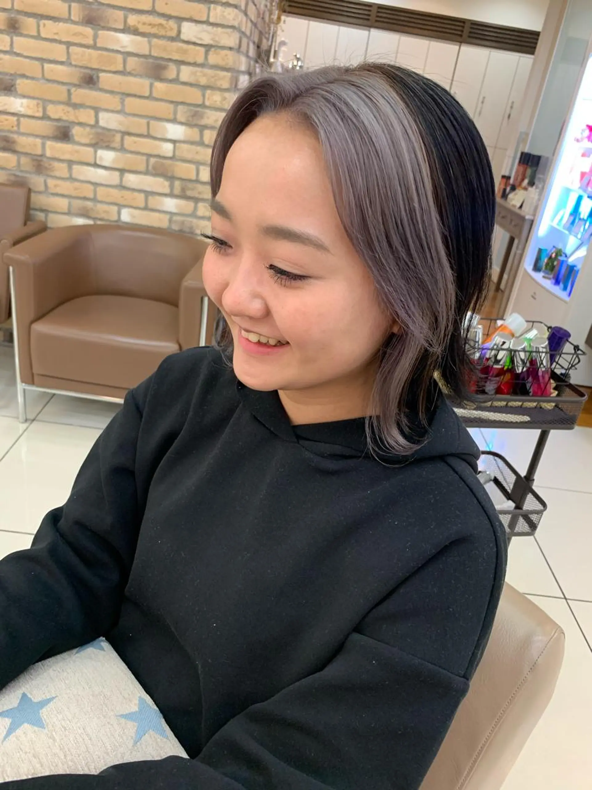 ショート カラー 羽エクステ🩷 🤍まき🤍のヘアスタイル