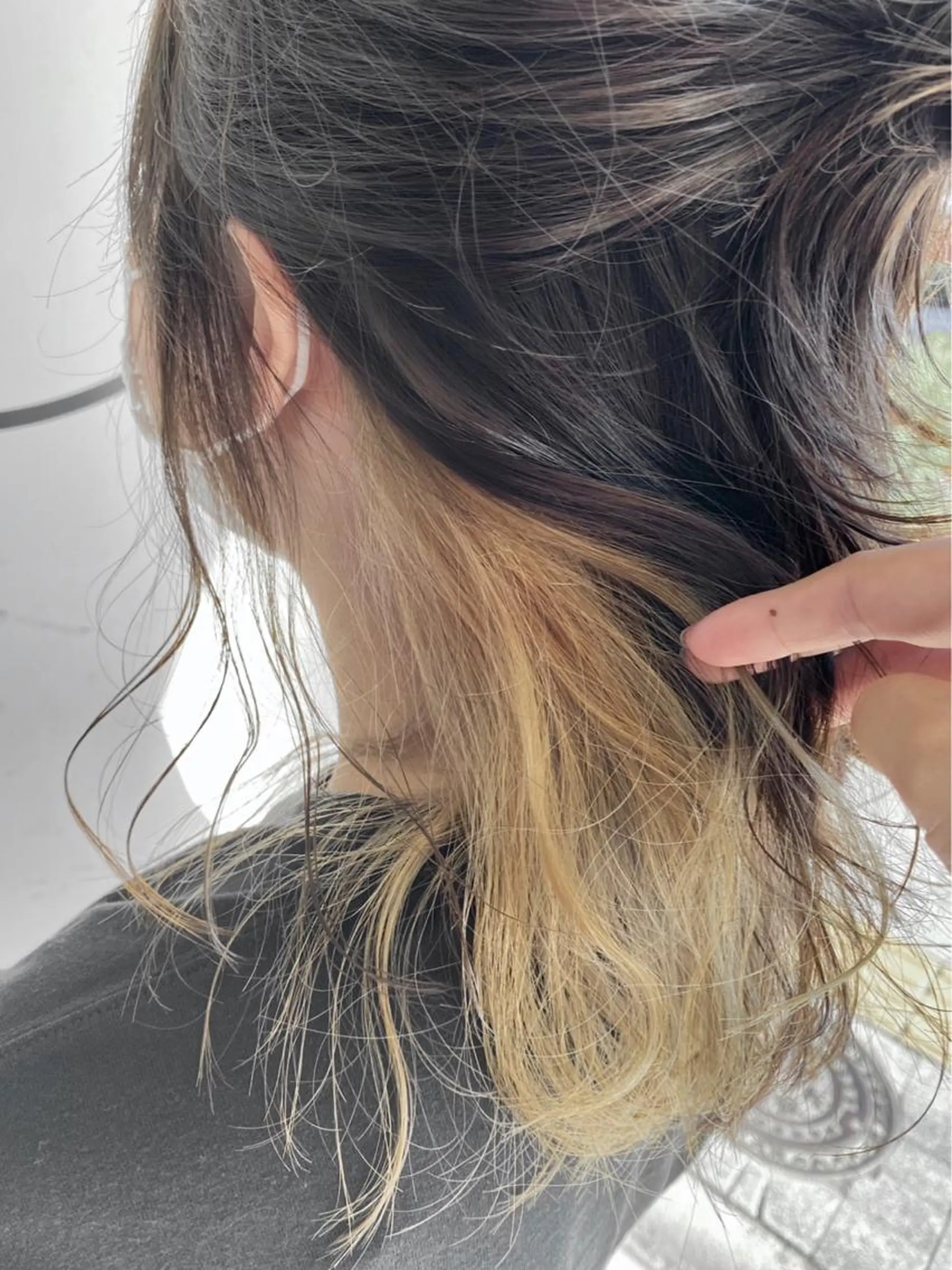 セミロング カラー イエローカラー ヘアカラー 川越 輝梨奈のヘアスタイル