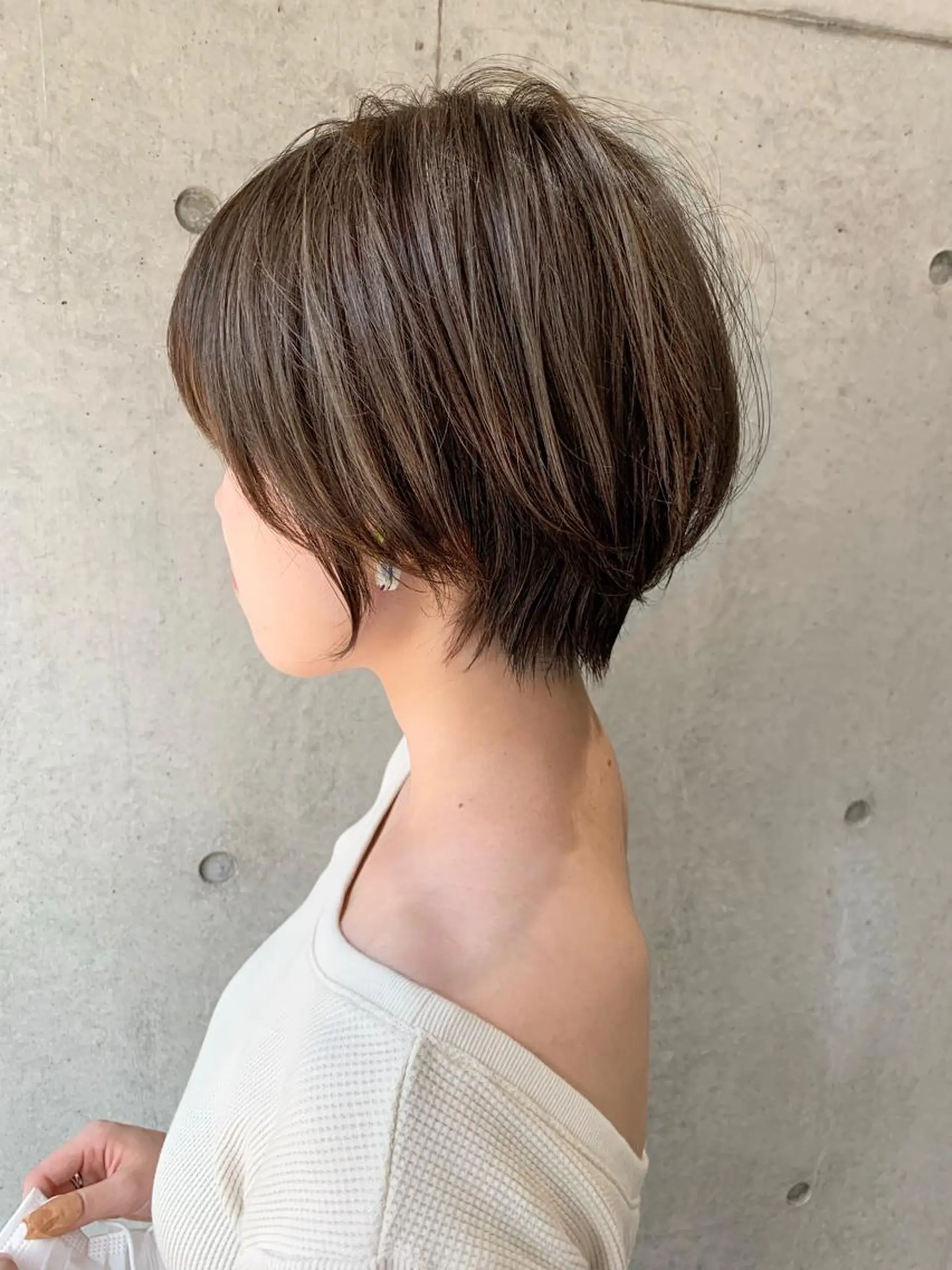 ショート 切りっぱなしボブ ショートボブ ハンサムショート 丸みショート ボブ Lond enikaのヘアスタイル