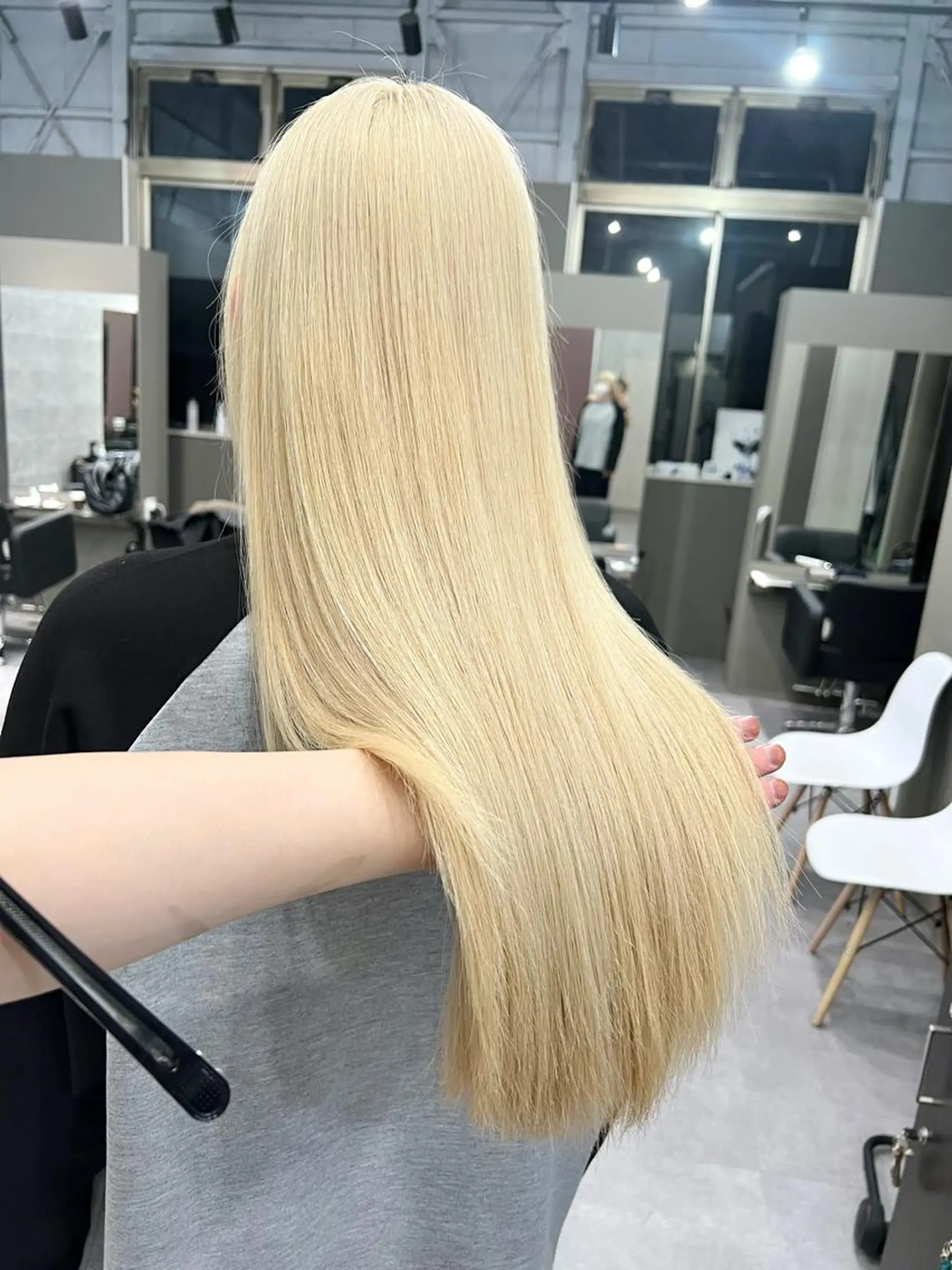 ロング カラー バレイヤージュ ブリーチ 抜きっぱなしブロンド ブロンド ケアブリーチ Via officialのヘアスタイル