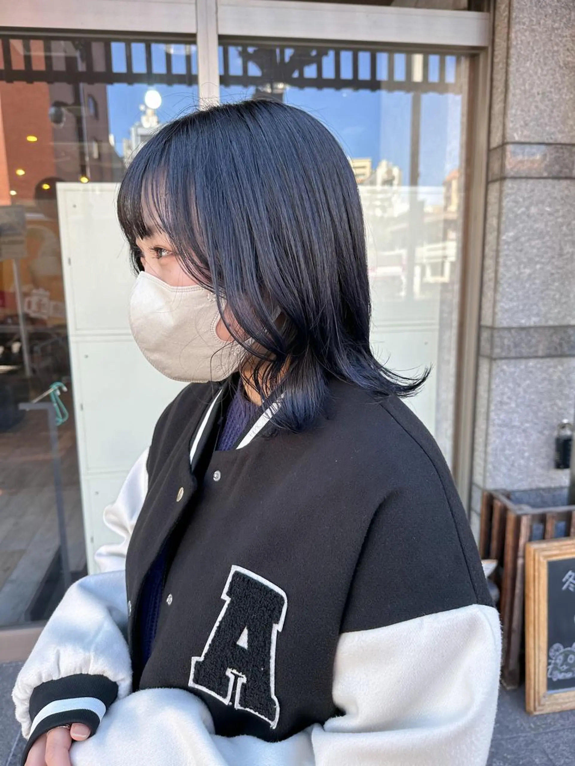 ミディアム カラー ブリーチ ネイビーカラー ブリーチなしカラー ヘアカラー トリートメント 高橋 みく/ minim 暖色のヘアスタイル