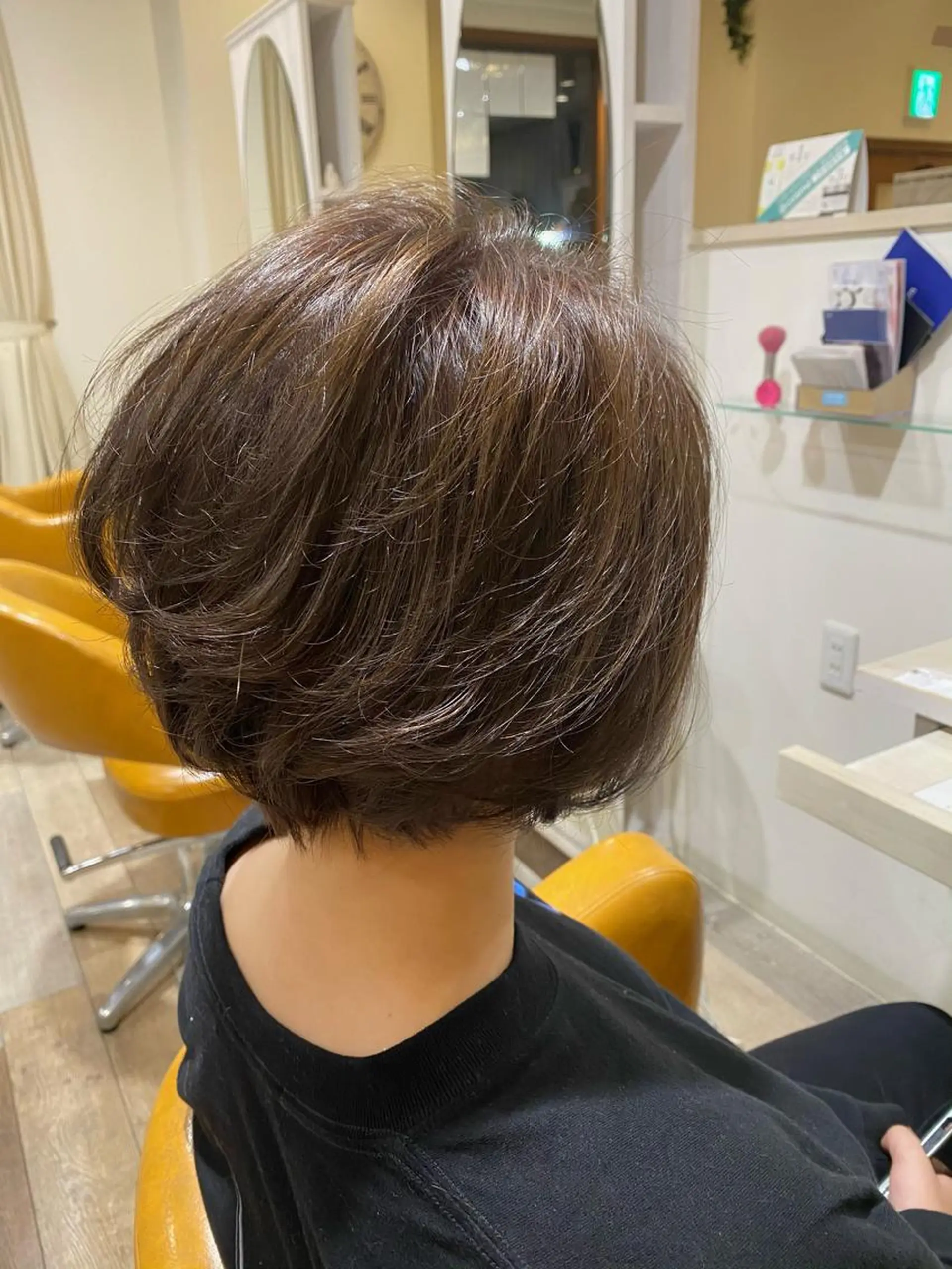 ショート カラー ハンサムショート アディクシーカラー バレイヤージュ ブリーチ ケアブリーチ カット ヘアカラー unpeu hair  二条所属・先着1名様限定 カット無料のヘアスタイル