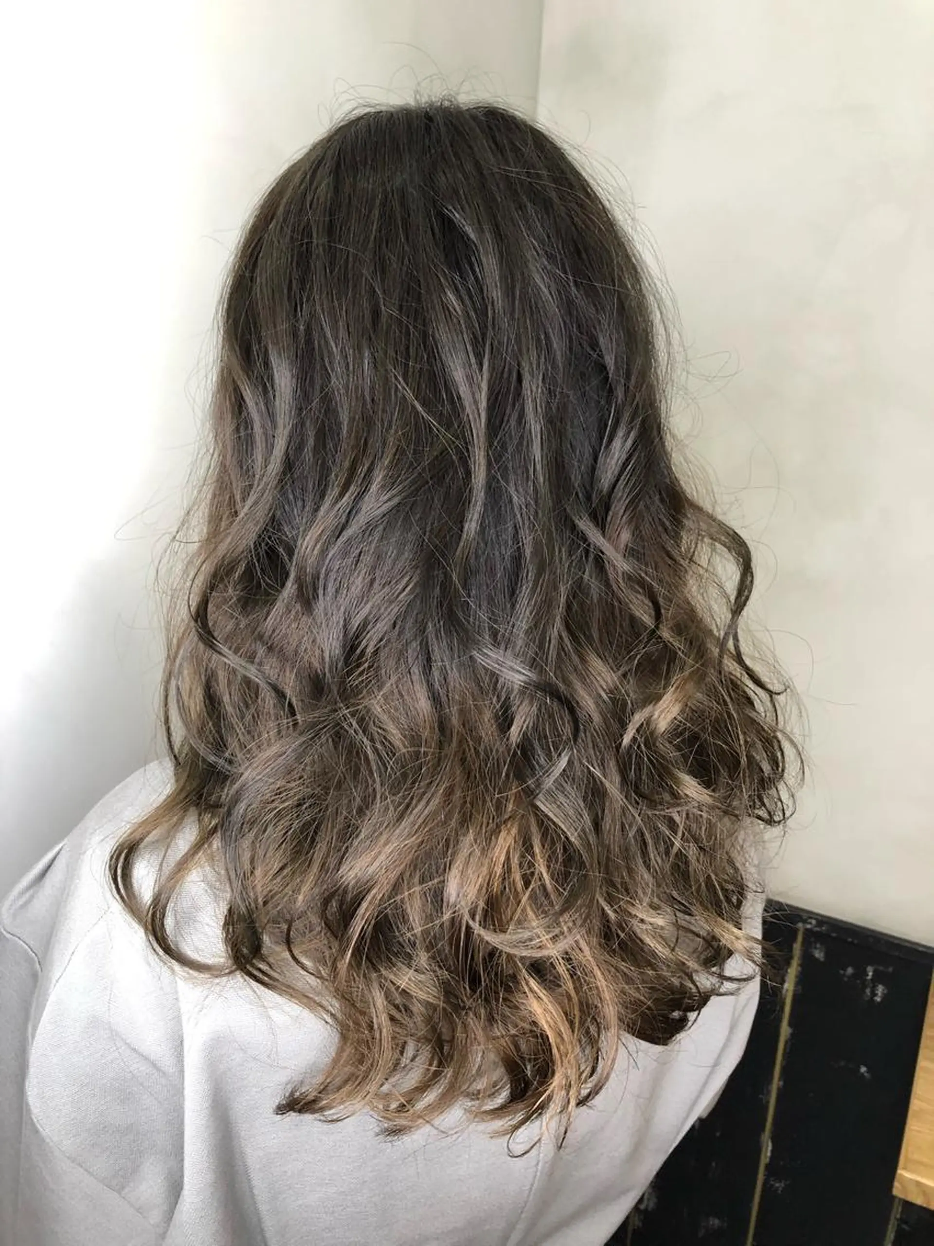 セミロング カラー アッシュ ベージュカラー ブリーチ ケアブリーチ グラデーションカラー ヘアカラー トリートメント ヘッドスパ 美髪矯正 🌈髪質改善 山下のヘアスタイル