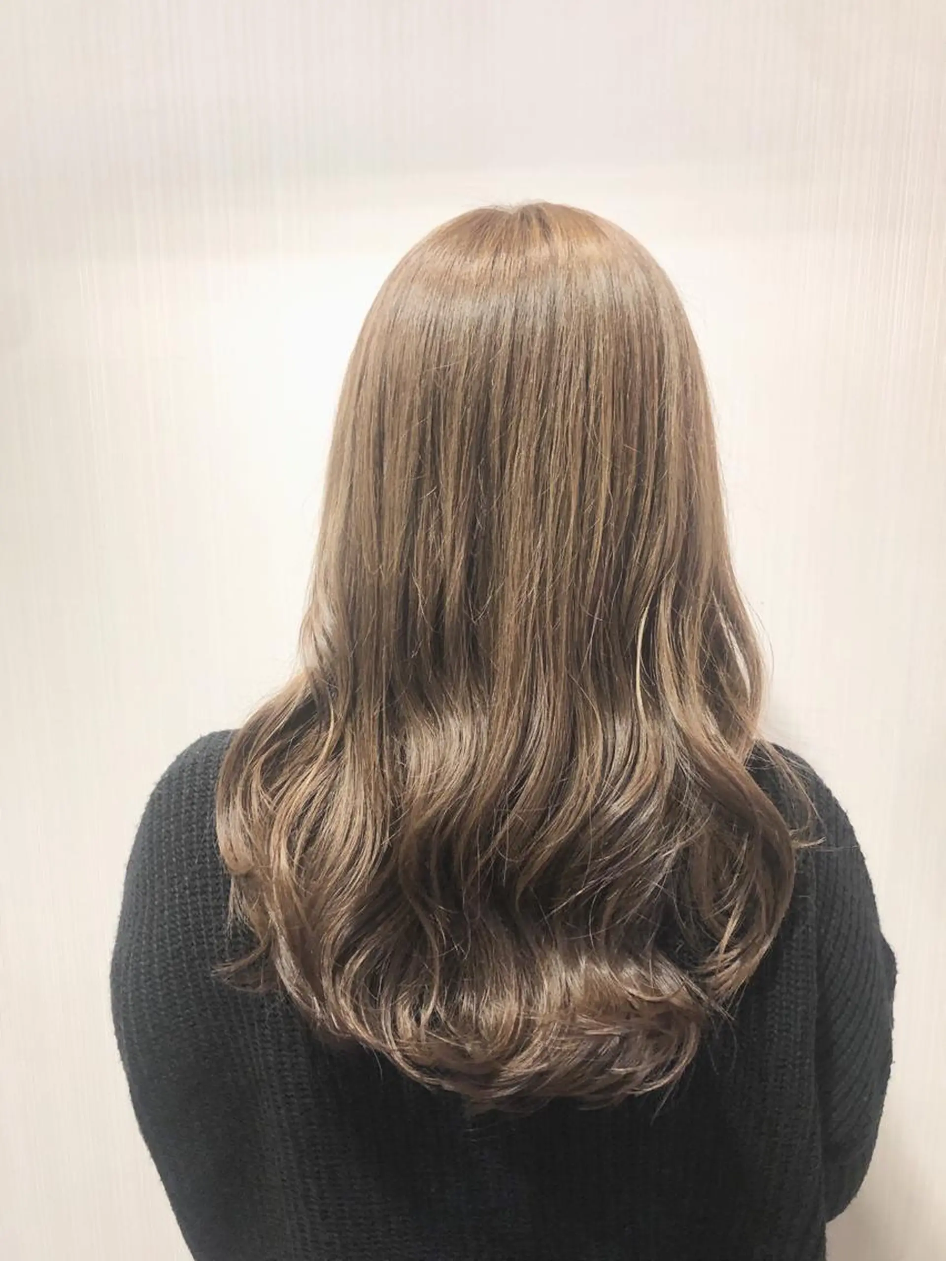 ロング カラー ベージュカラー 新井 友菜のヘアスタイル