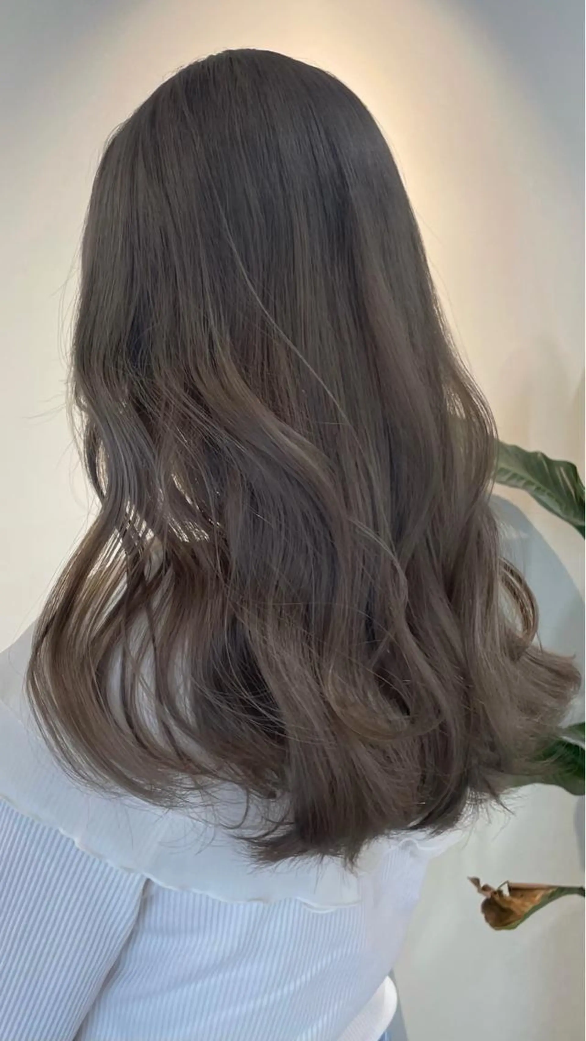 カラー 若月 あやかのヘアスタイル