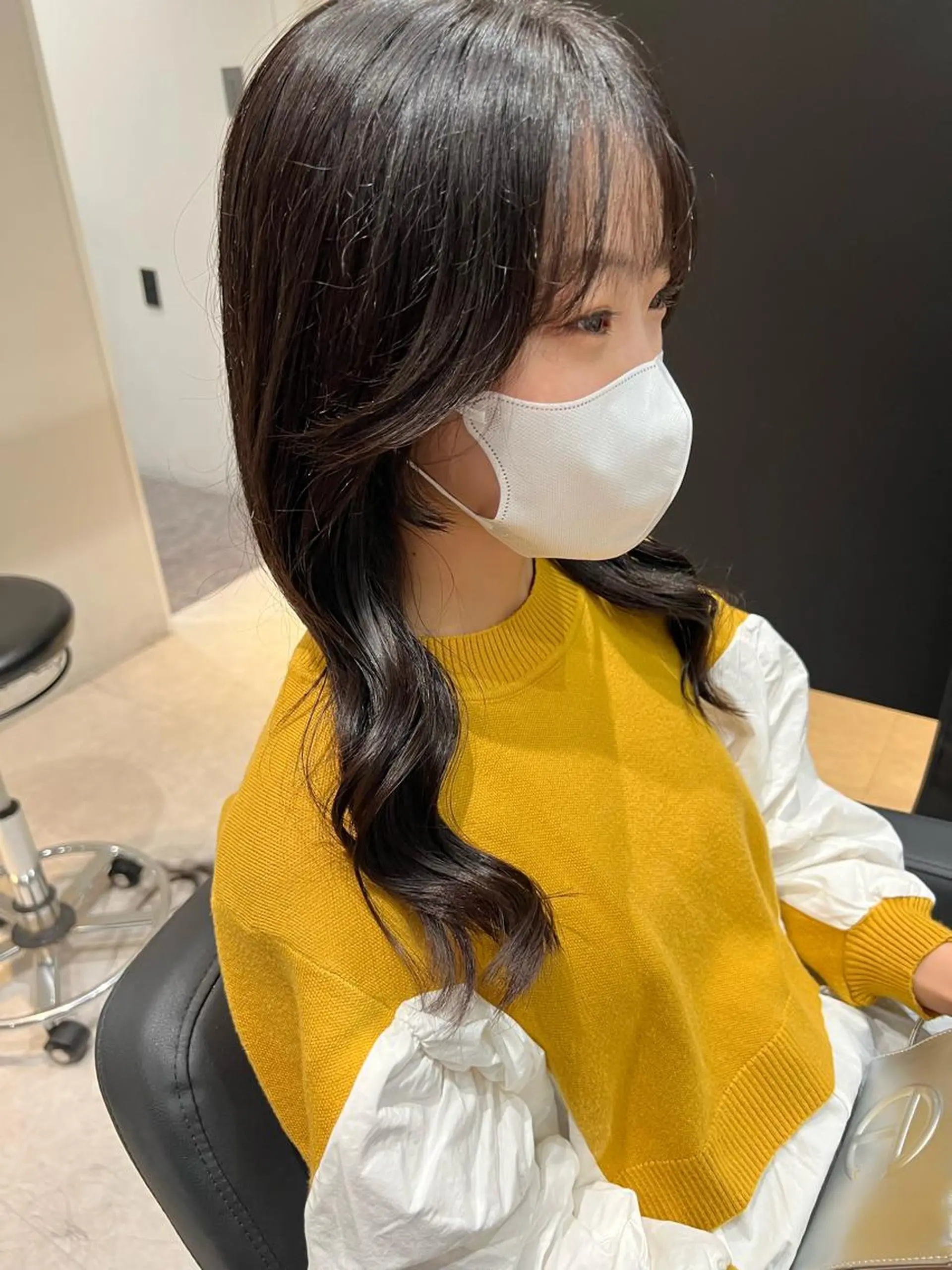 ロング カラー パーマ コテ巻き風パーマ 韓国風パーマ 無重力のヘアスタイル