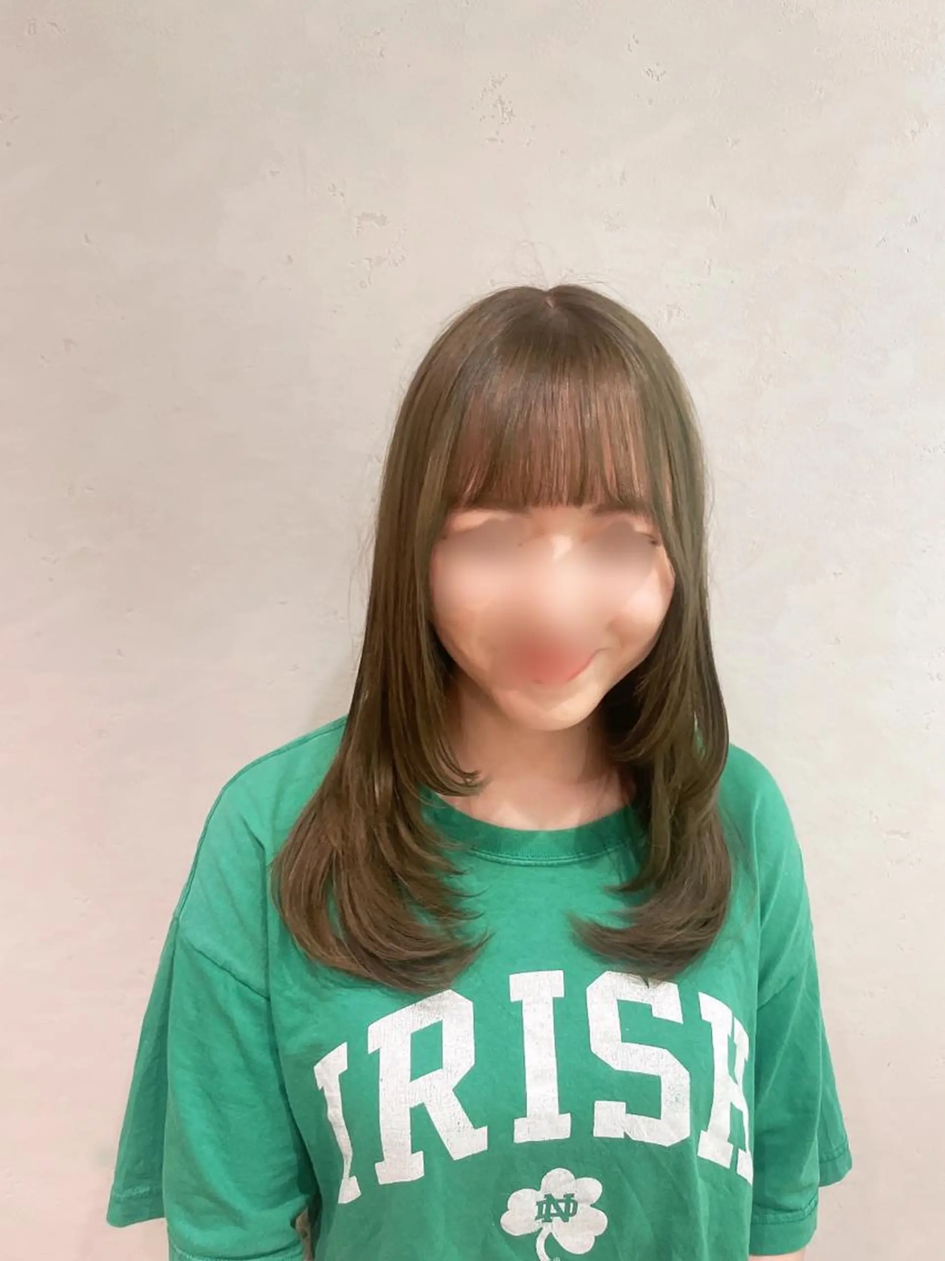 ミディアム カラー ベージュカラー ブリーチ ブリーチなしカラー オリーブベージュ ハイレイヤー 白取 星矢のヘアスタイル