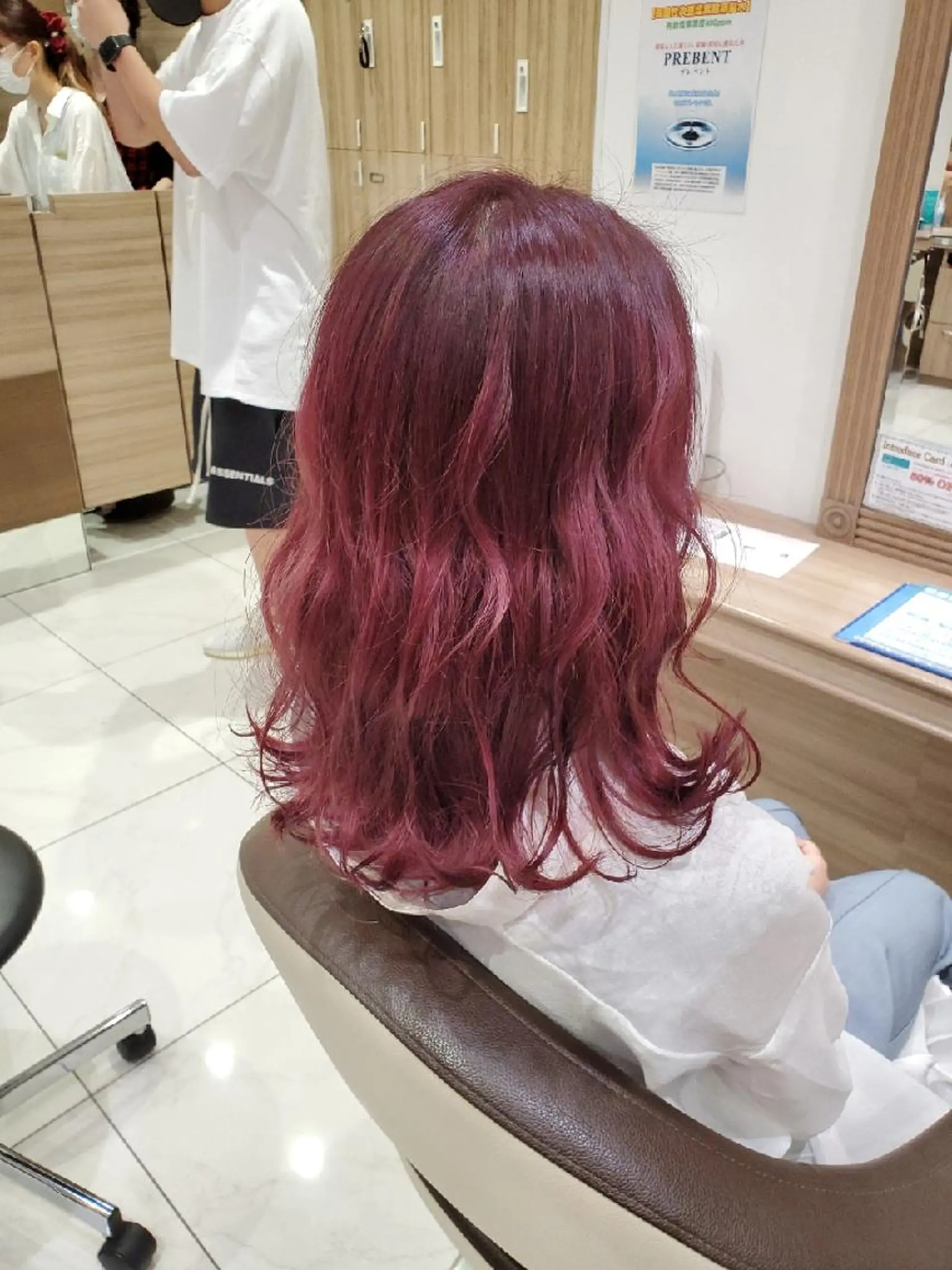 セミロング カラー ブリーチ イルミナカラー 中村 和貴のヘアスタイル