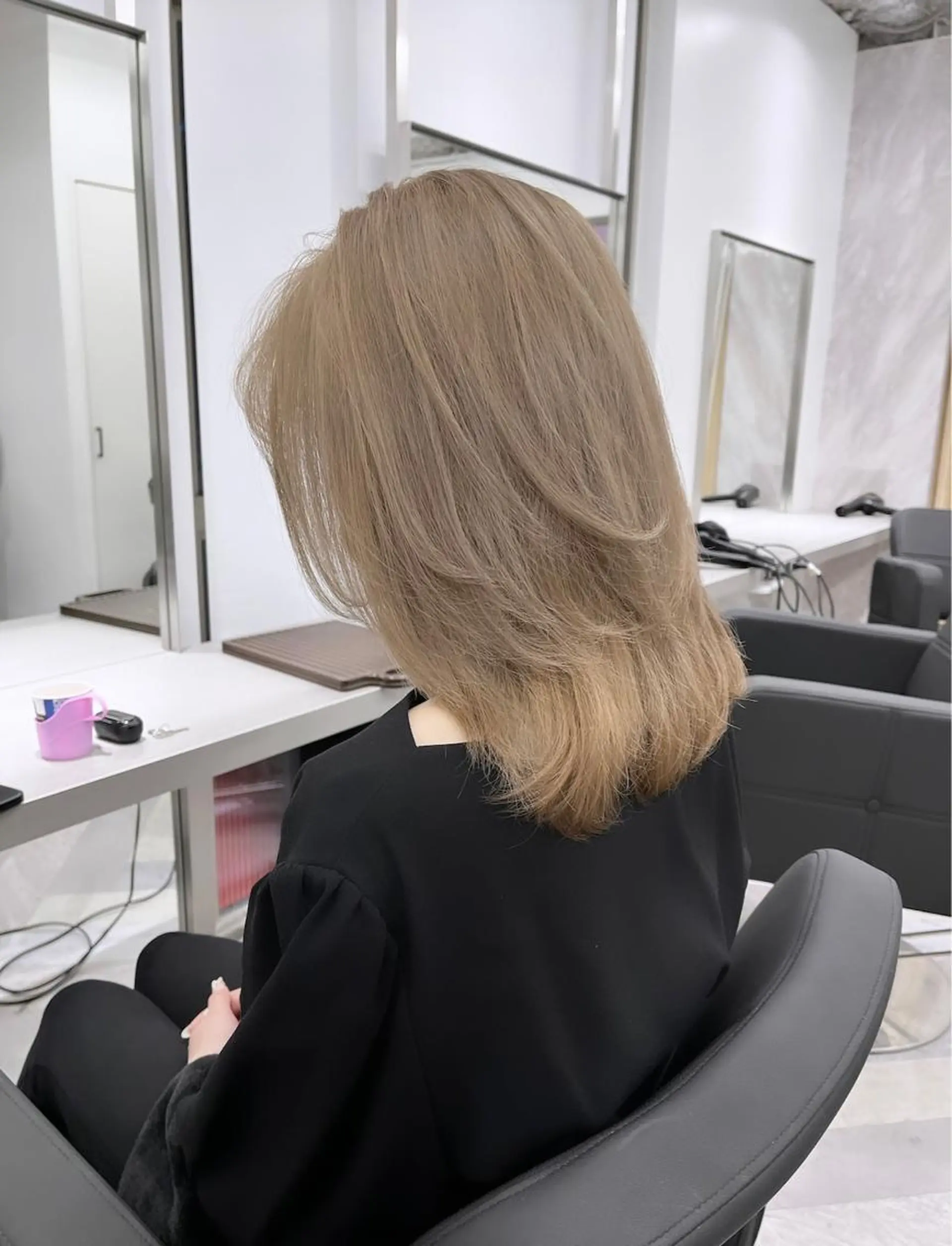 セミロング karin💋海外 バタフライカットのヘアスタイル