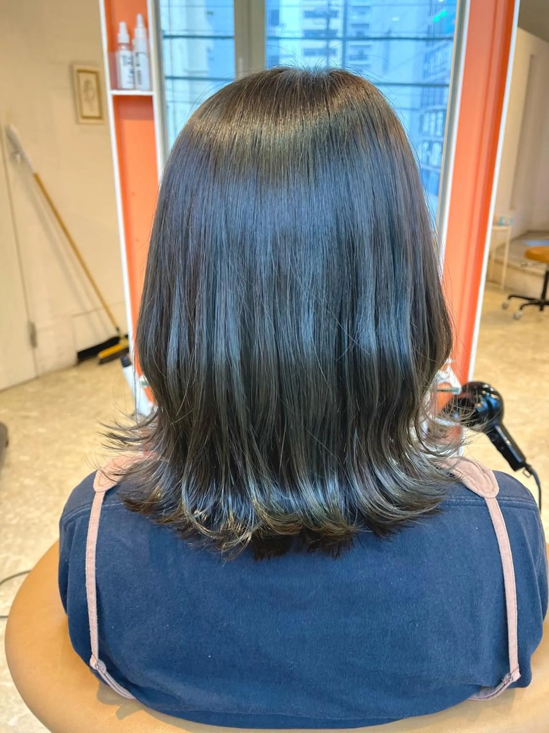 ミディアム カラー アッシュ オリーブアッシュ カット ヘアカラー うしだ かおるのヘアスタイル