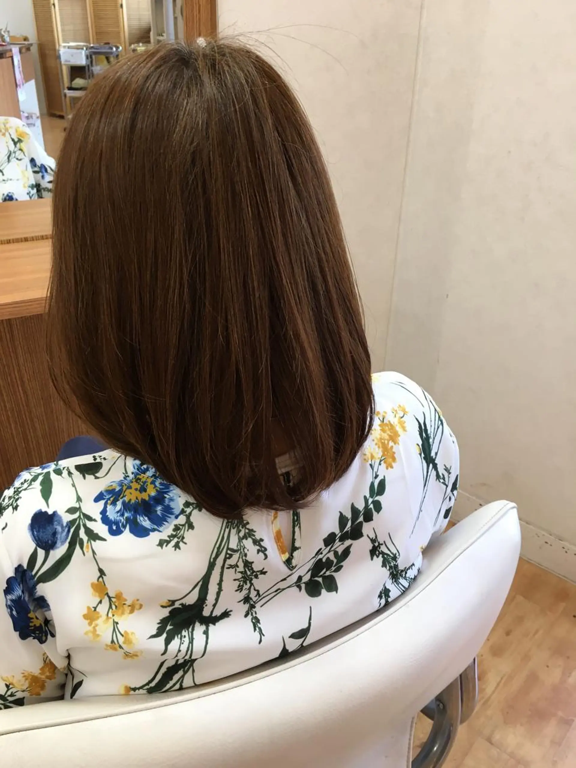 セミロング カラー カット ヘアカラー 湯浅 貴子のヘアスタイル