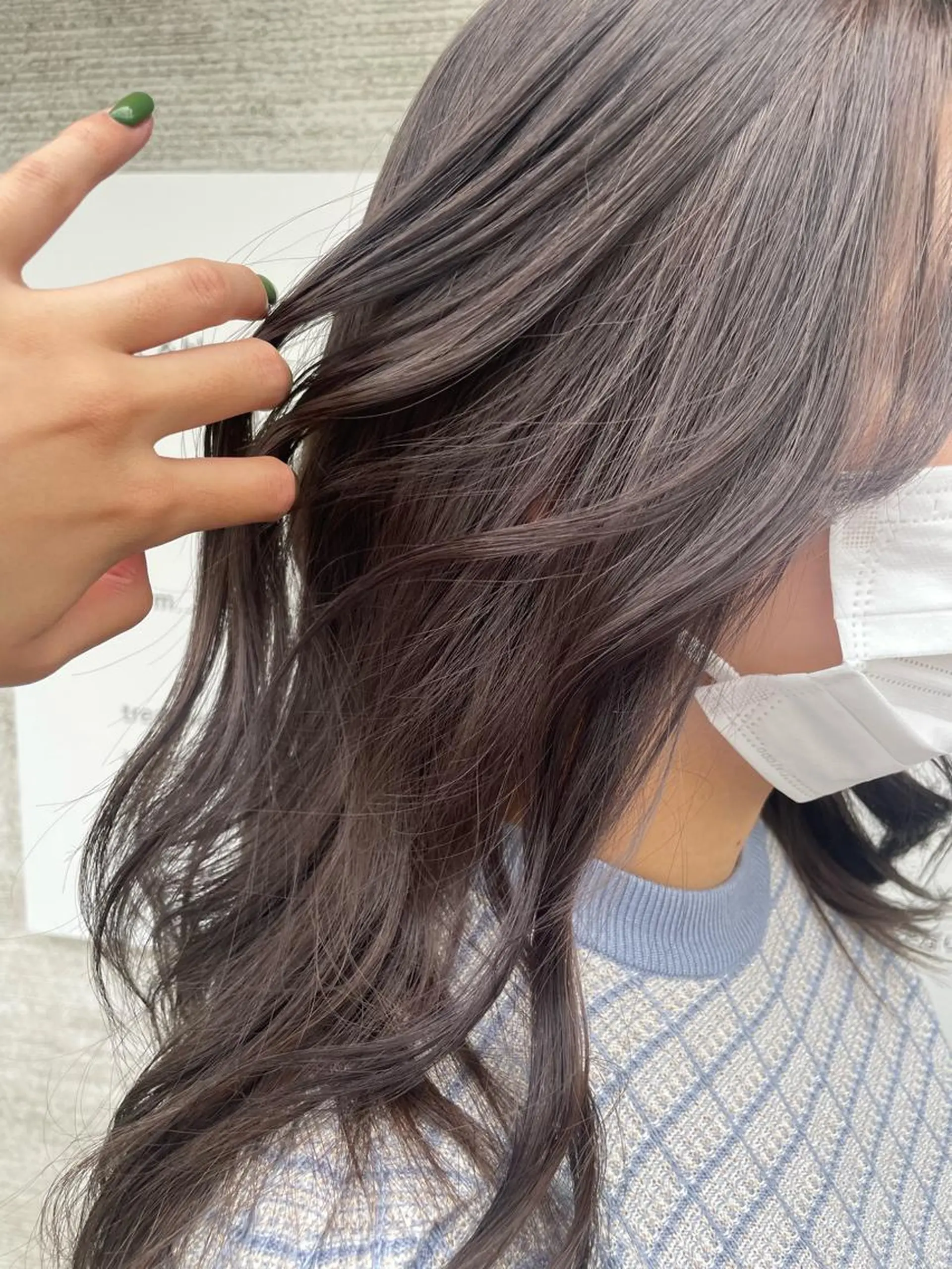カラー ブリーチ グレージュ RIO .のヘアスタイル
